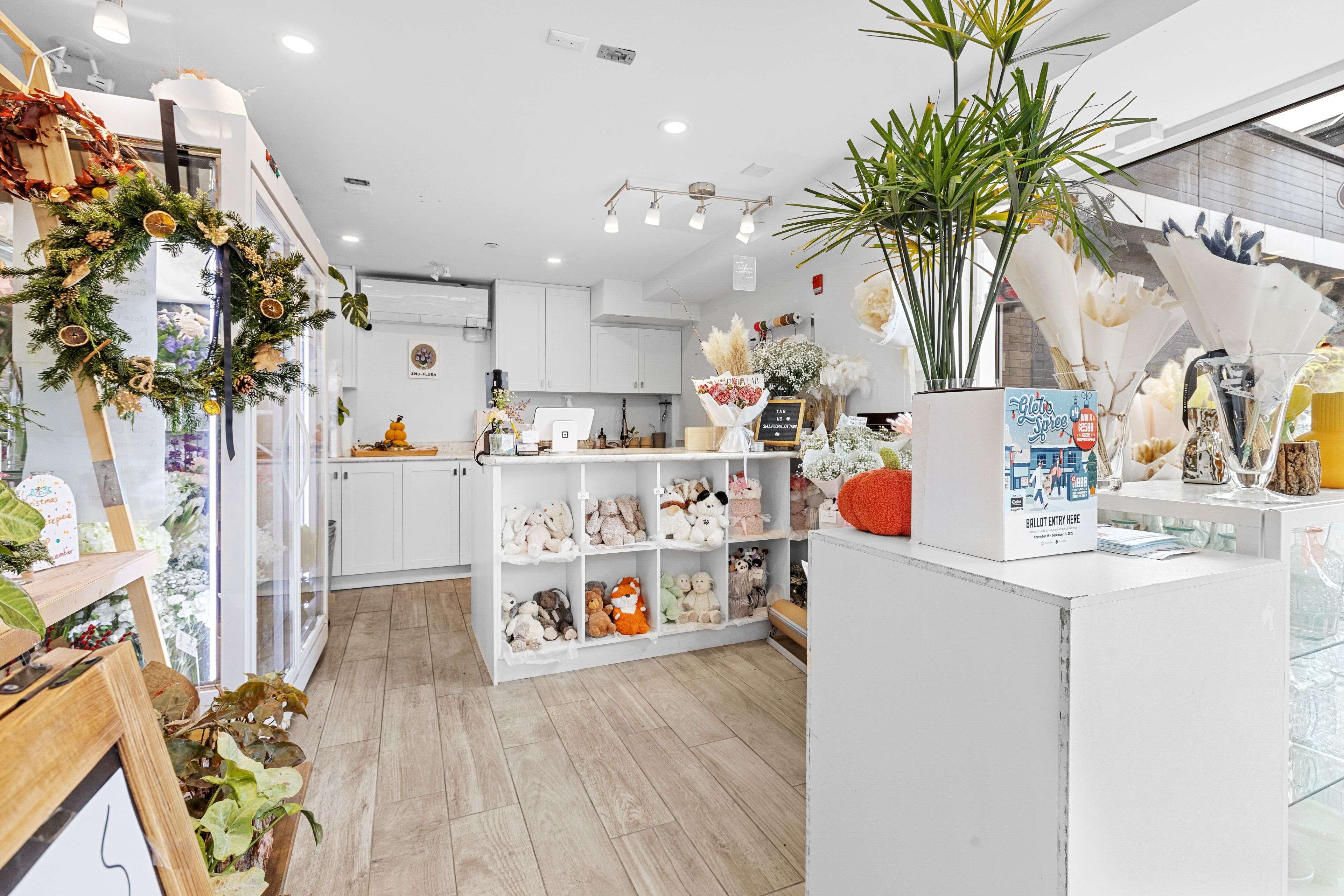 Glebe - Ottawa East And Area, ON K1S 5K4,851 Bank ST