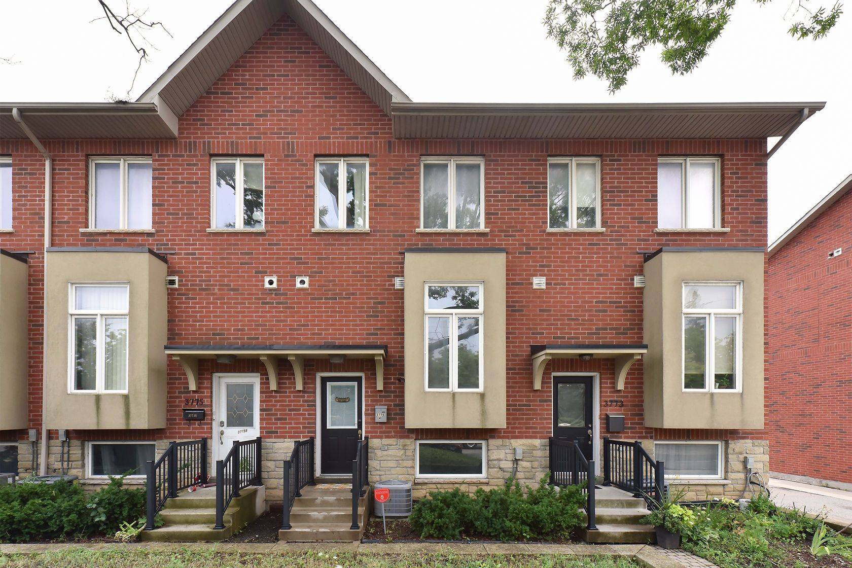 Toronto E08, ON M1M 1V1,3775 A St. Clair AVE