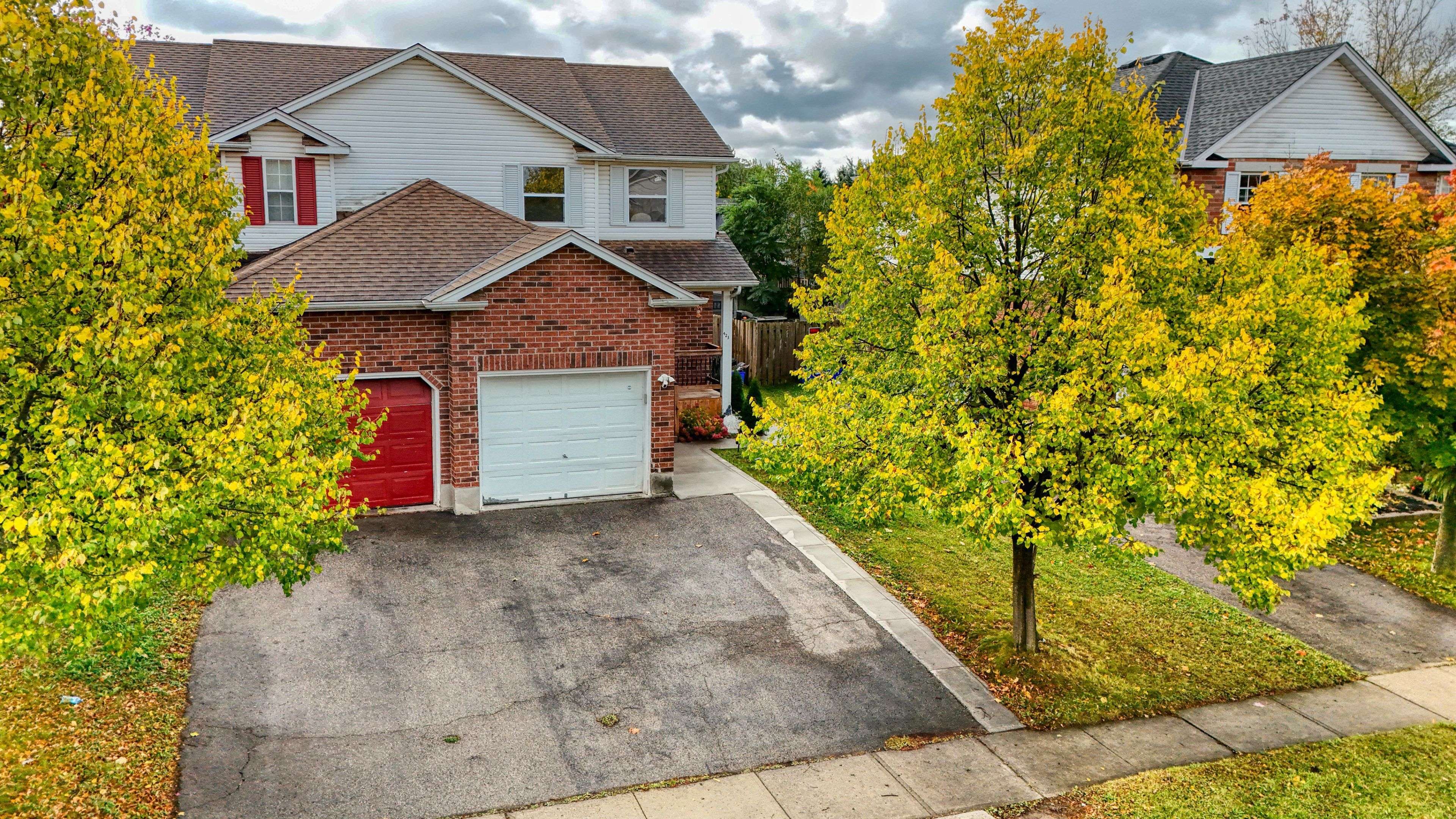 Cambridge, ON N3H 5N9,423 OLD NEWBURY LN