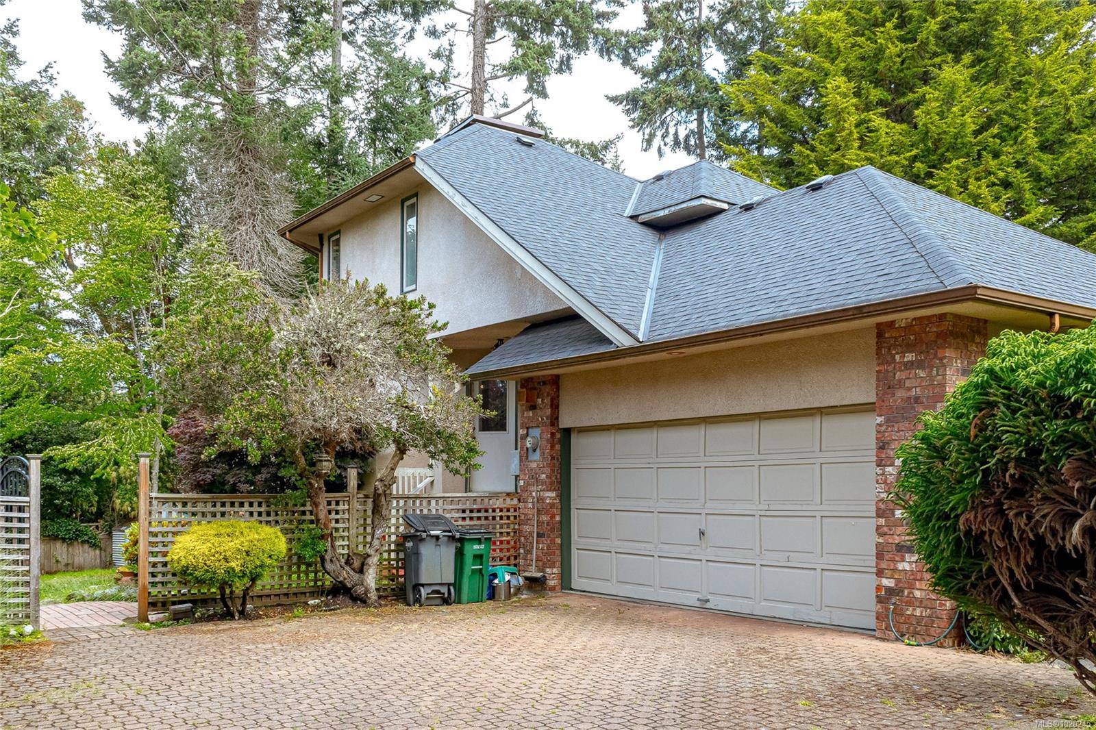 Saanich, BC V8N 6E2,3910 Gibson Crt