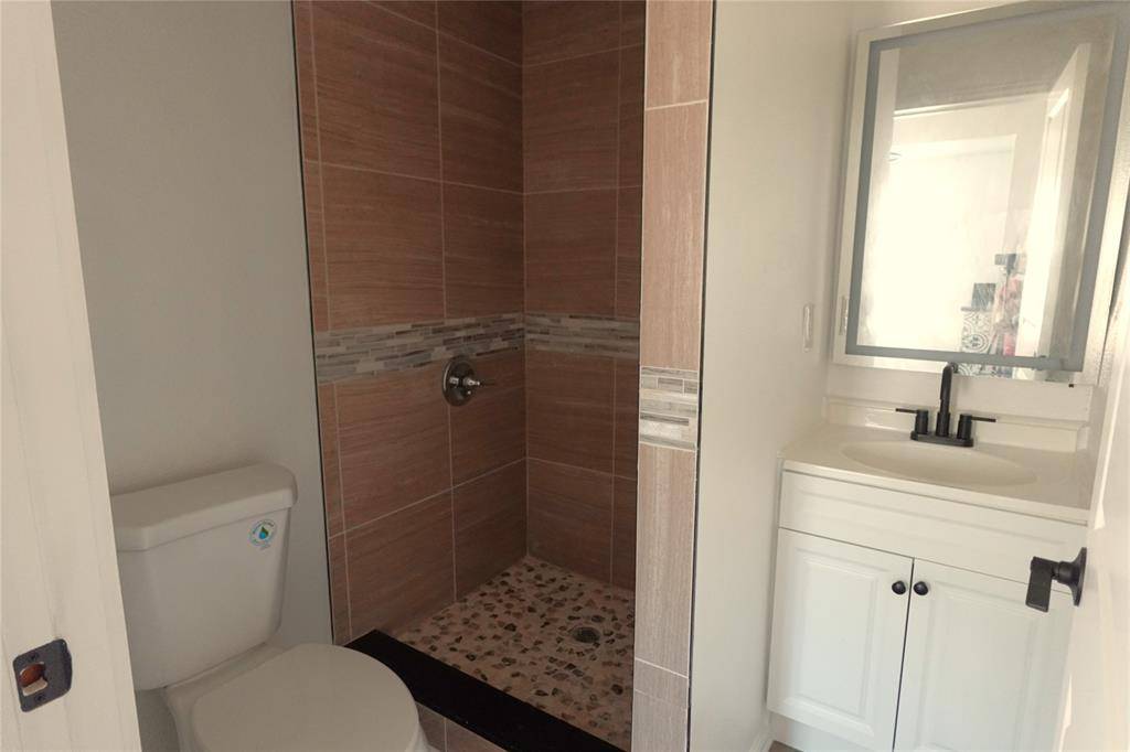 Cleburne, TX 76033,204 S Walnut Street