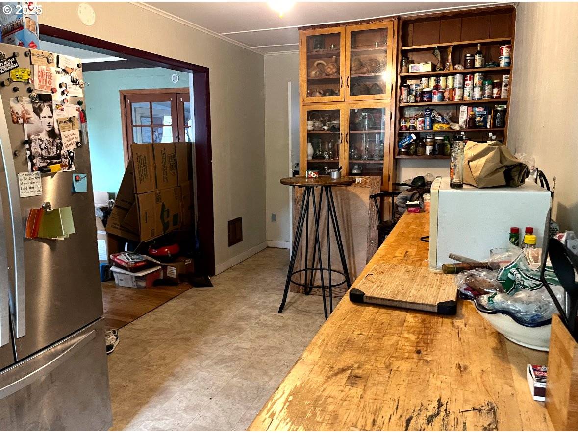 Eugene, OR 97404,93 E HILLCREST DR