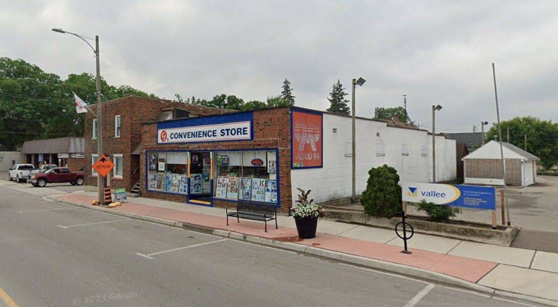 Norfolk, ON N4B 1X6,62 KING ST