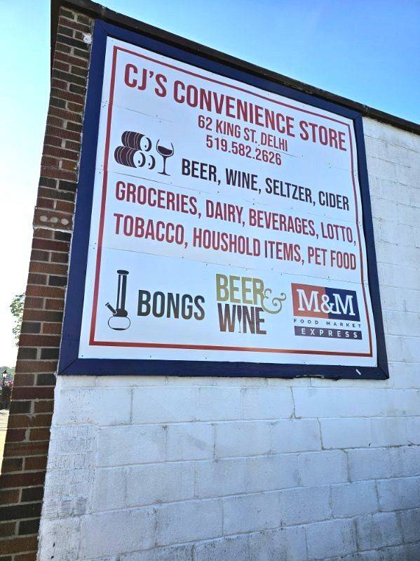 Norfolk, ON N4B 1X6,62 KING ST