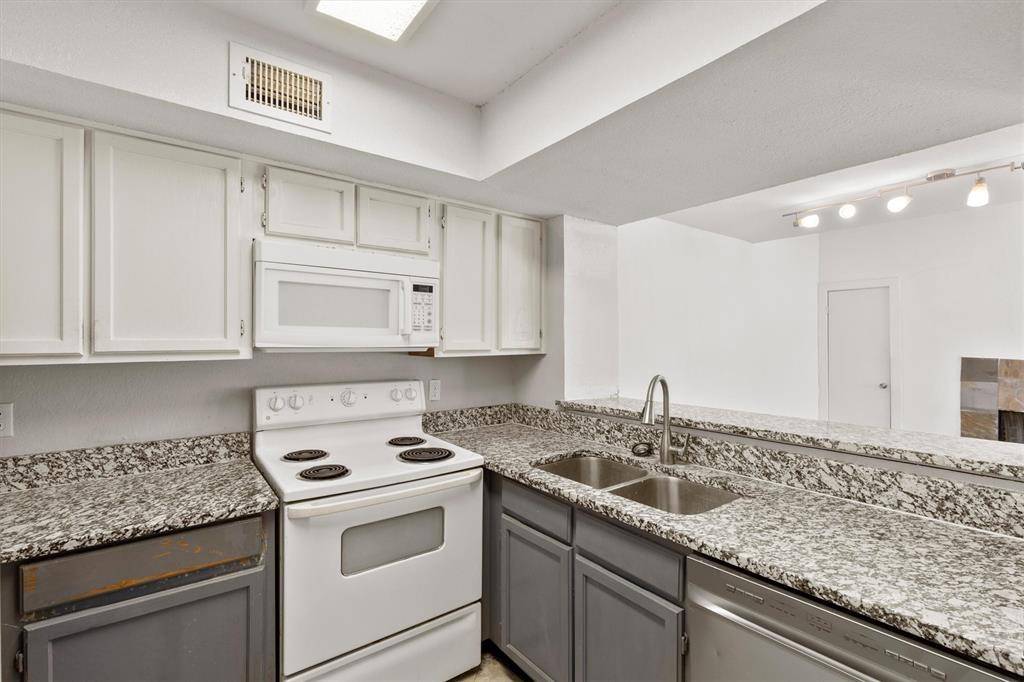 Dallas, TX 75243,9807 Walnut Street #202