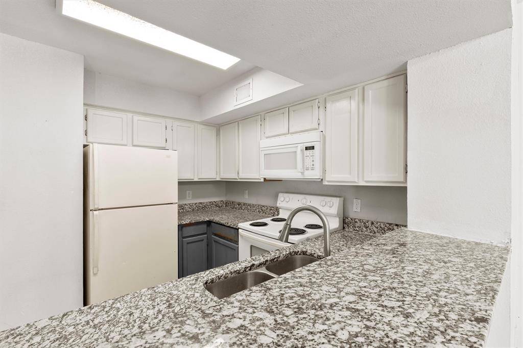 Dallas, TX 75243,9807 Walnut Street #202