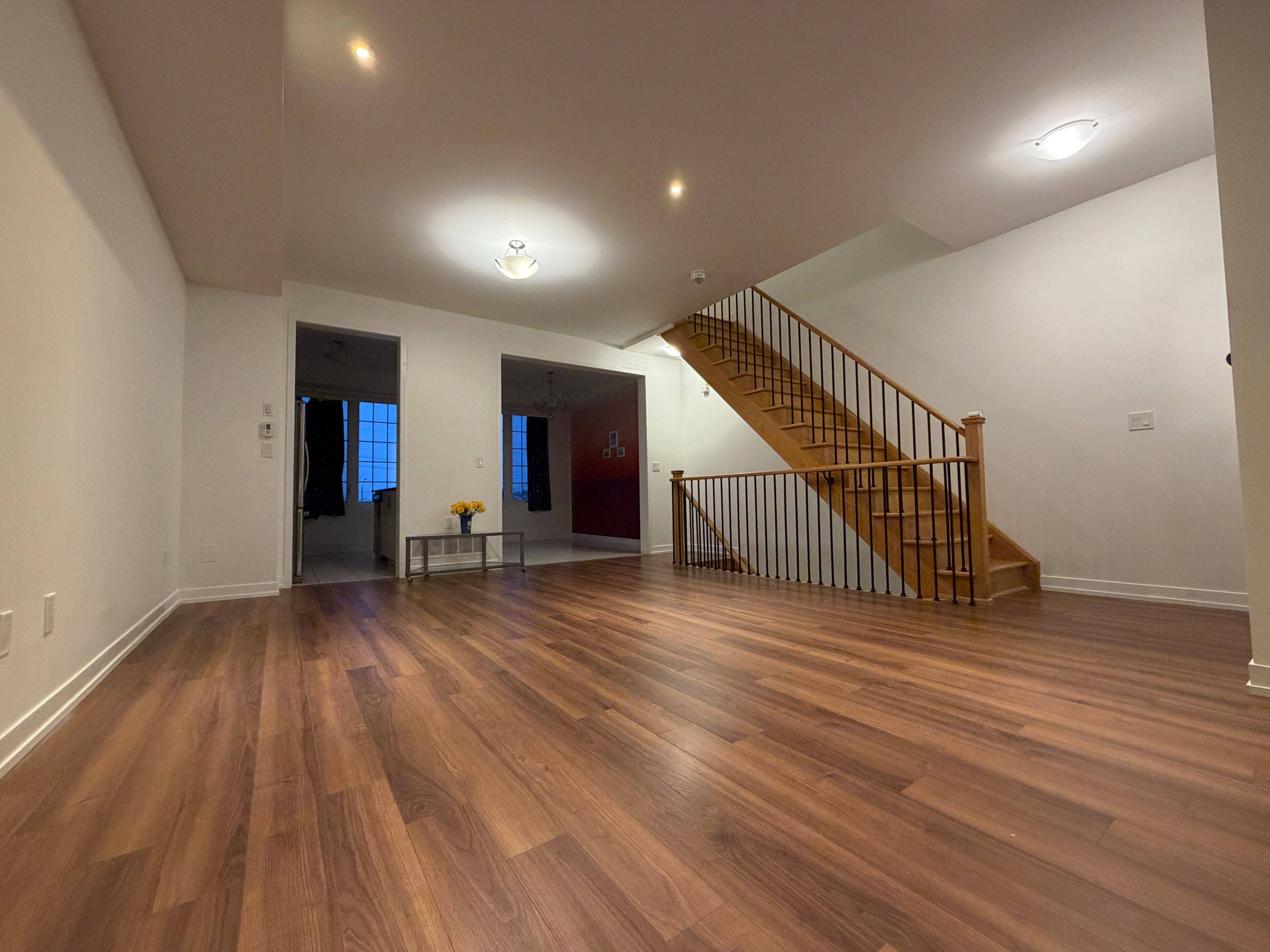 Newmarket, ON L3X 0M1,302 Clay Stones ST