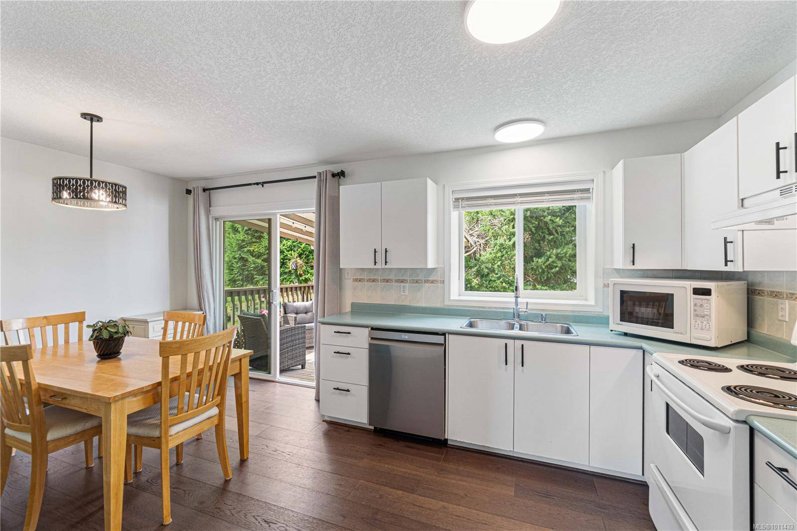 Nanaimo, BC V9R 3S8,673 Howard Ave