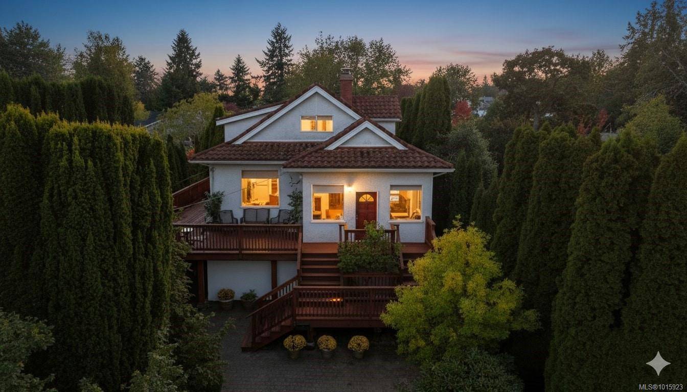 Saanich, BC V8Z 2V5,1295 Santa Rosa Ave