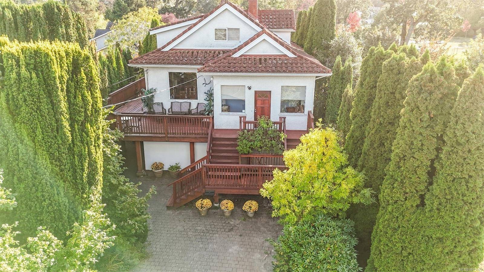 Saanich, BC V8Z 2V5,1295 Santa Rosa Ave