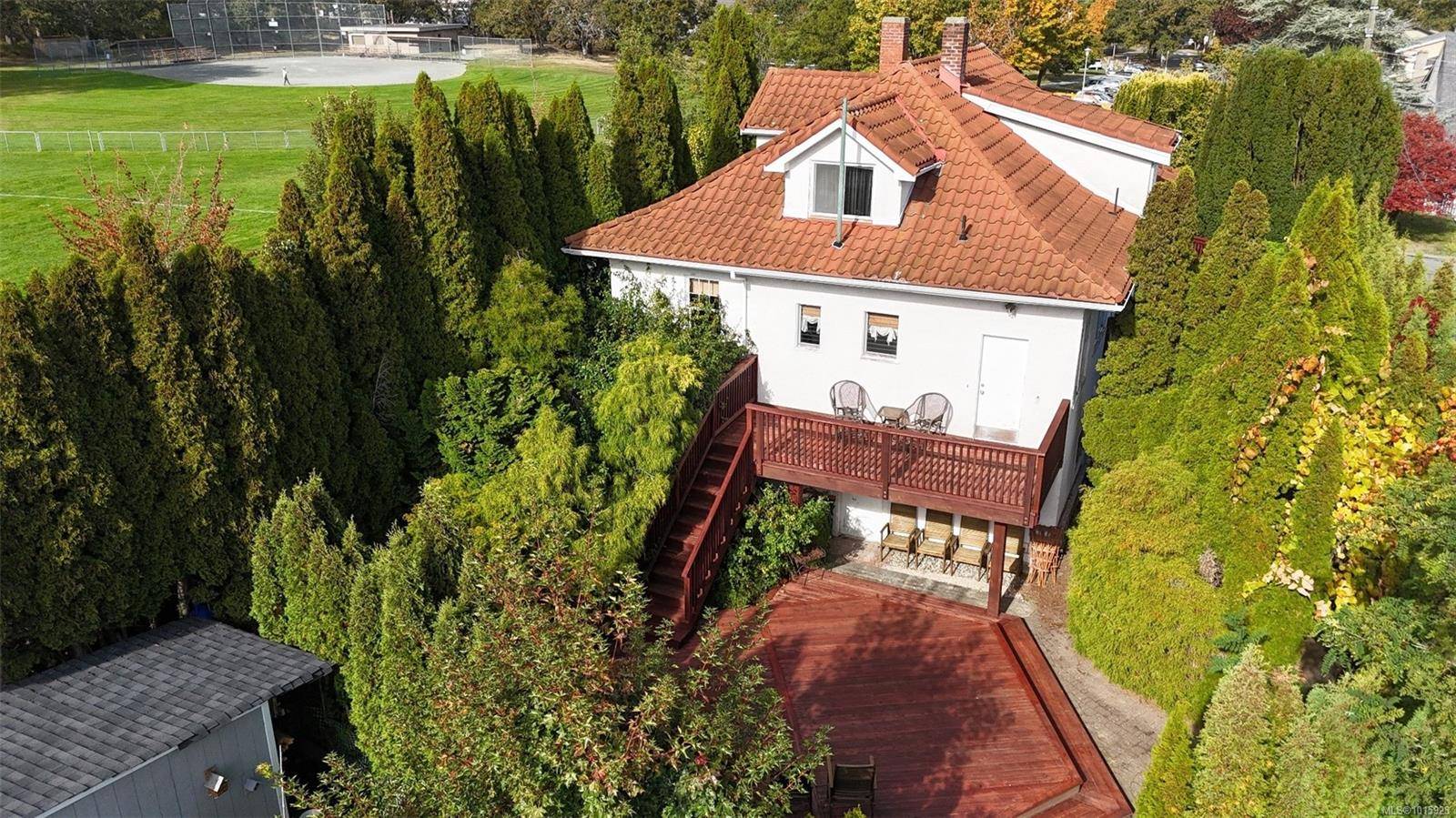 Saanich, BC V8Z 2V5,1295 Santa Rosa Ave