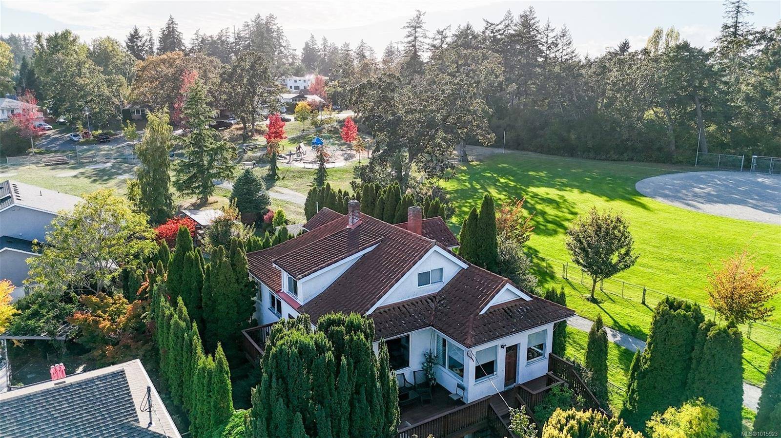 Saanich, BC V8Z 2V5,1295 Santa Rosa Ave