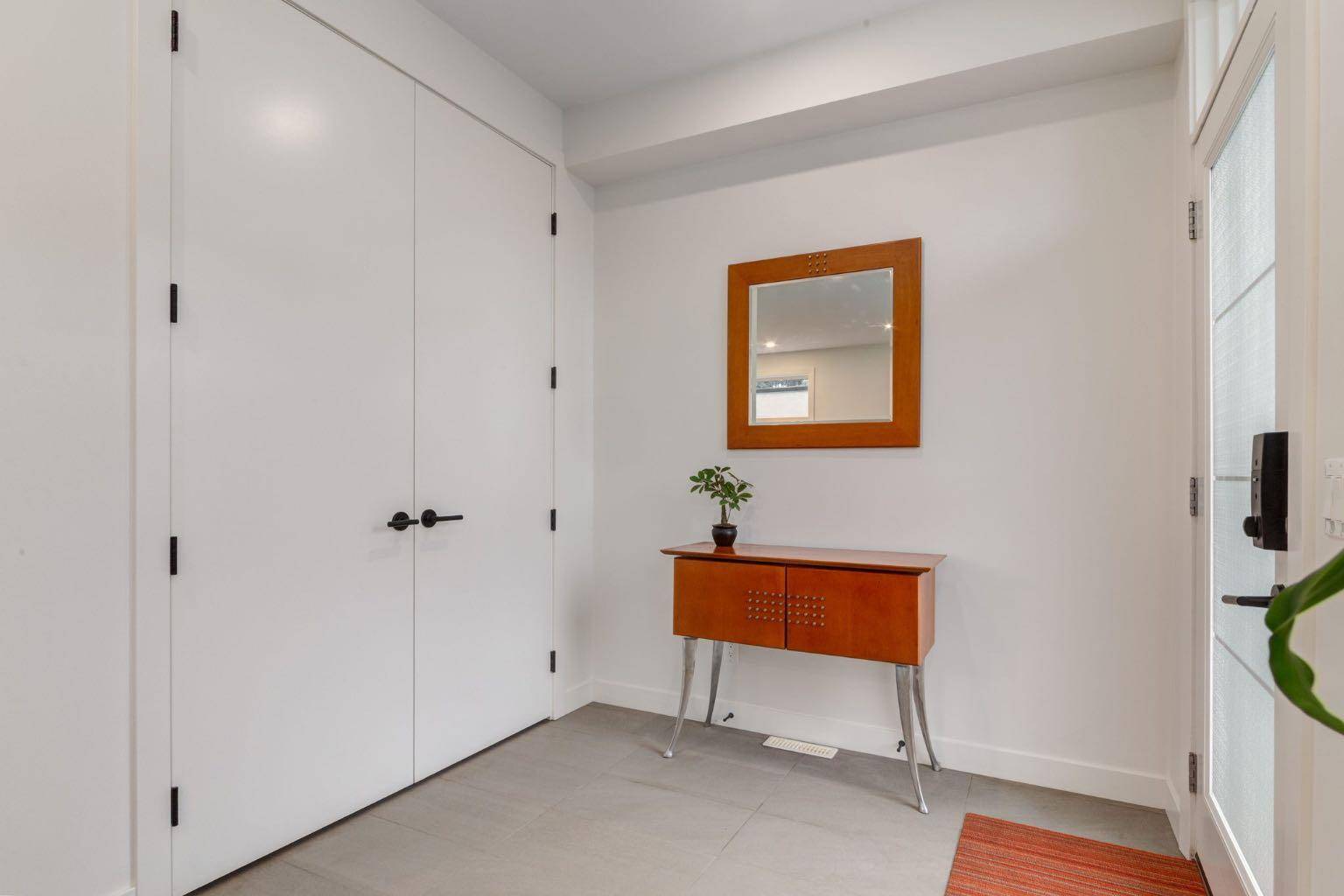 Calgary, AB T2T 2W1,5016 17 ST SW