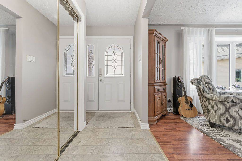 Deep River, ON K0J 1P0,15 Tamarack ST