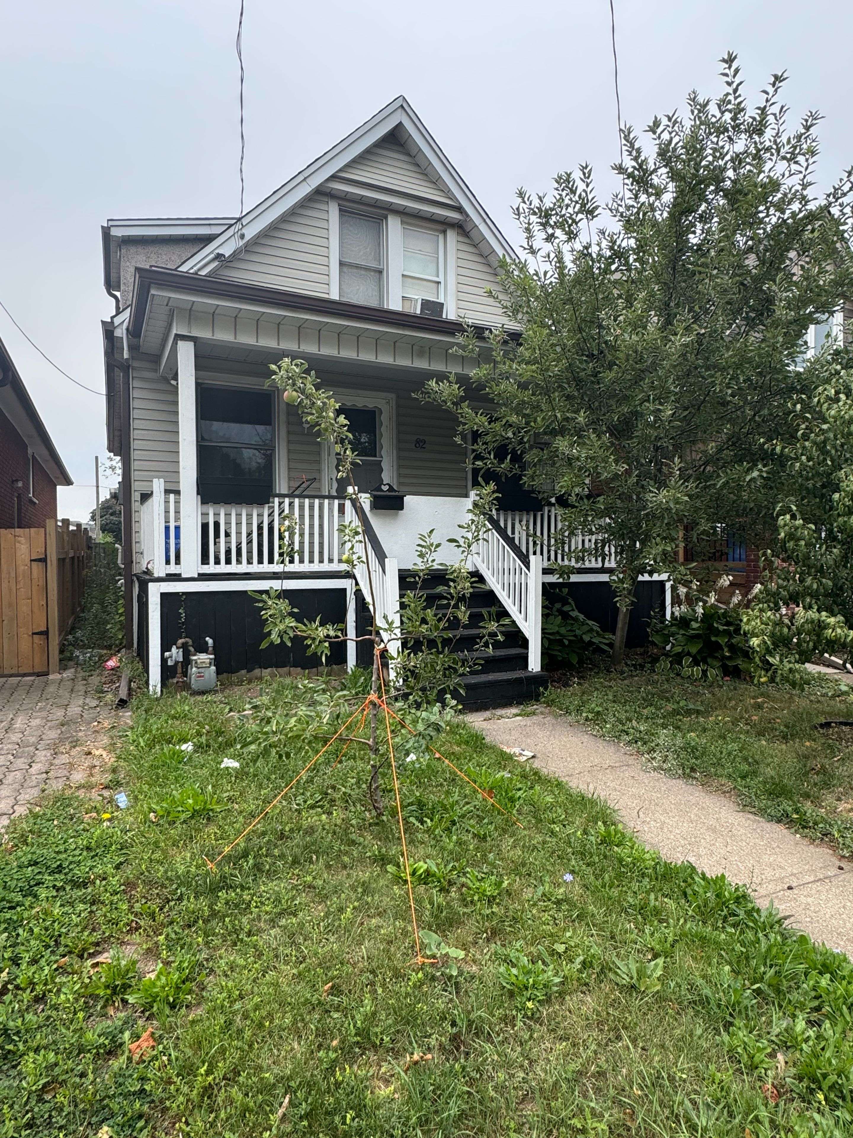 Hamilton, ON L8H 1T6,82 Cambridge AVE