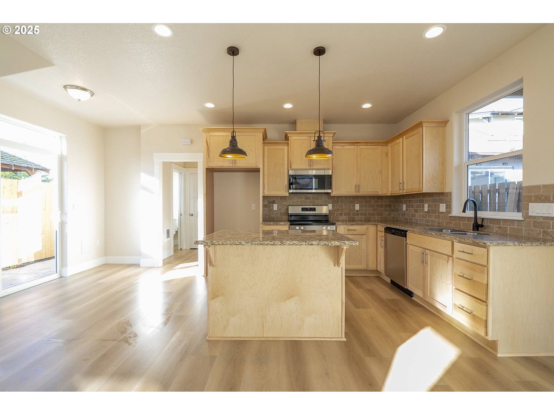 Gladstone, OR 97027,115 E JERSEY ST