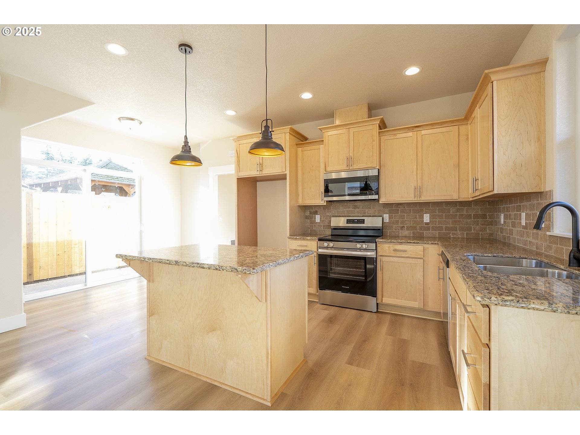 Gladstone, OR 97027,115 E JERSEY ST