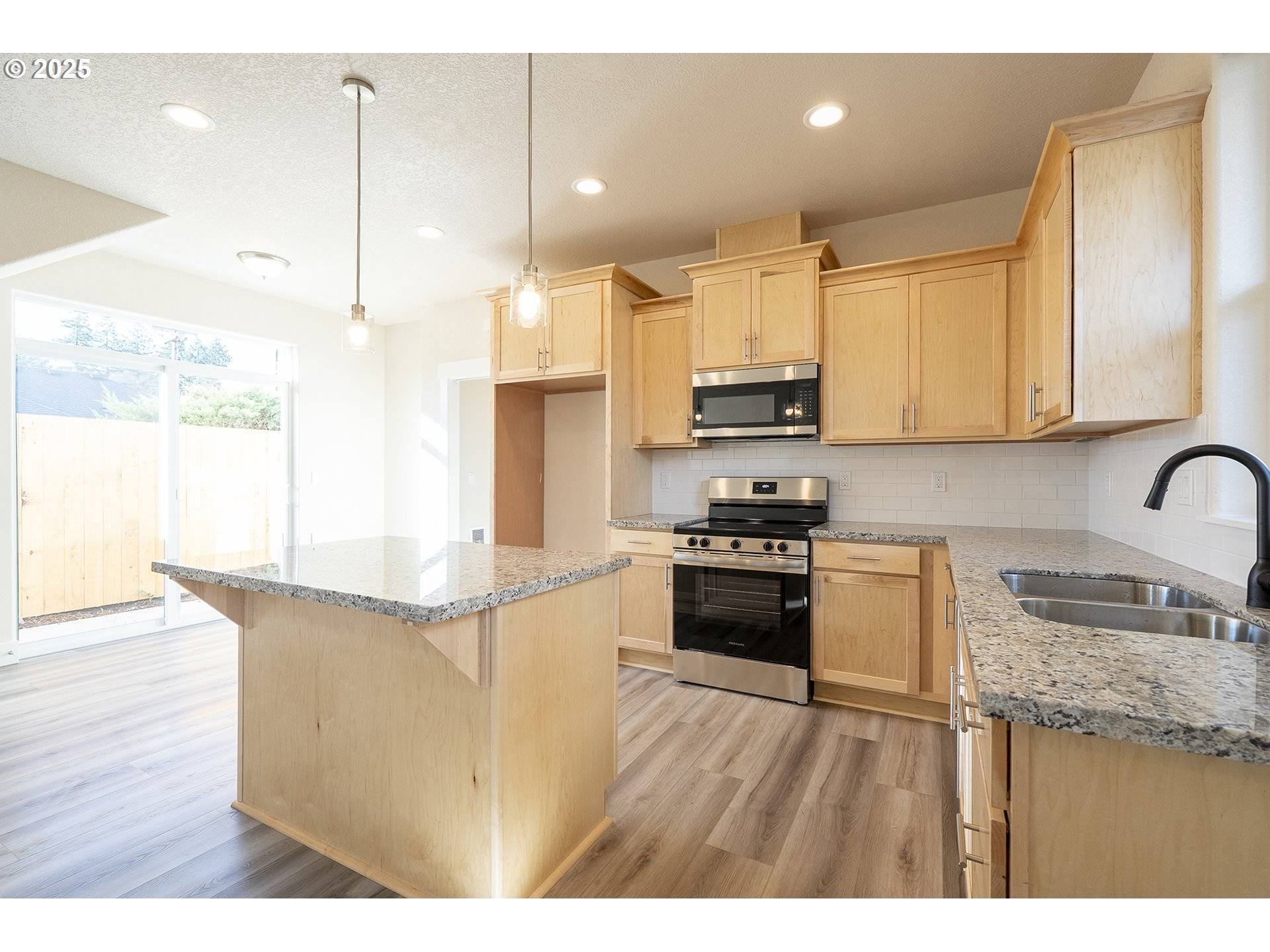 Gladstone, OR 97027,117 E JERSEY ST