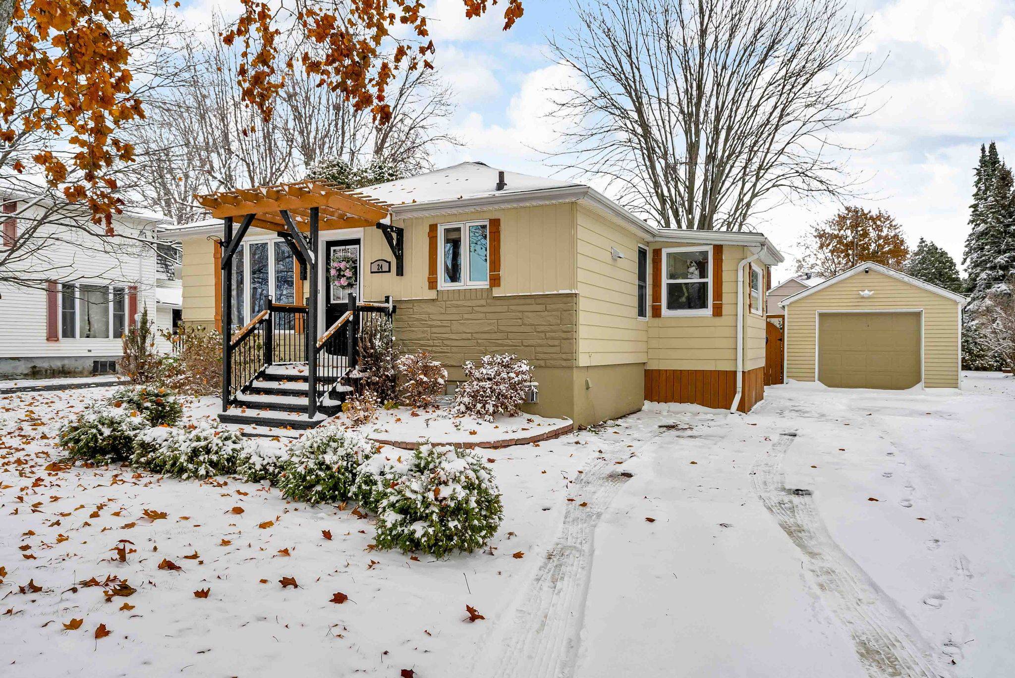 South Stormont, ON K0C 1P0,24 Bethune AVE