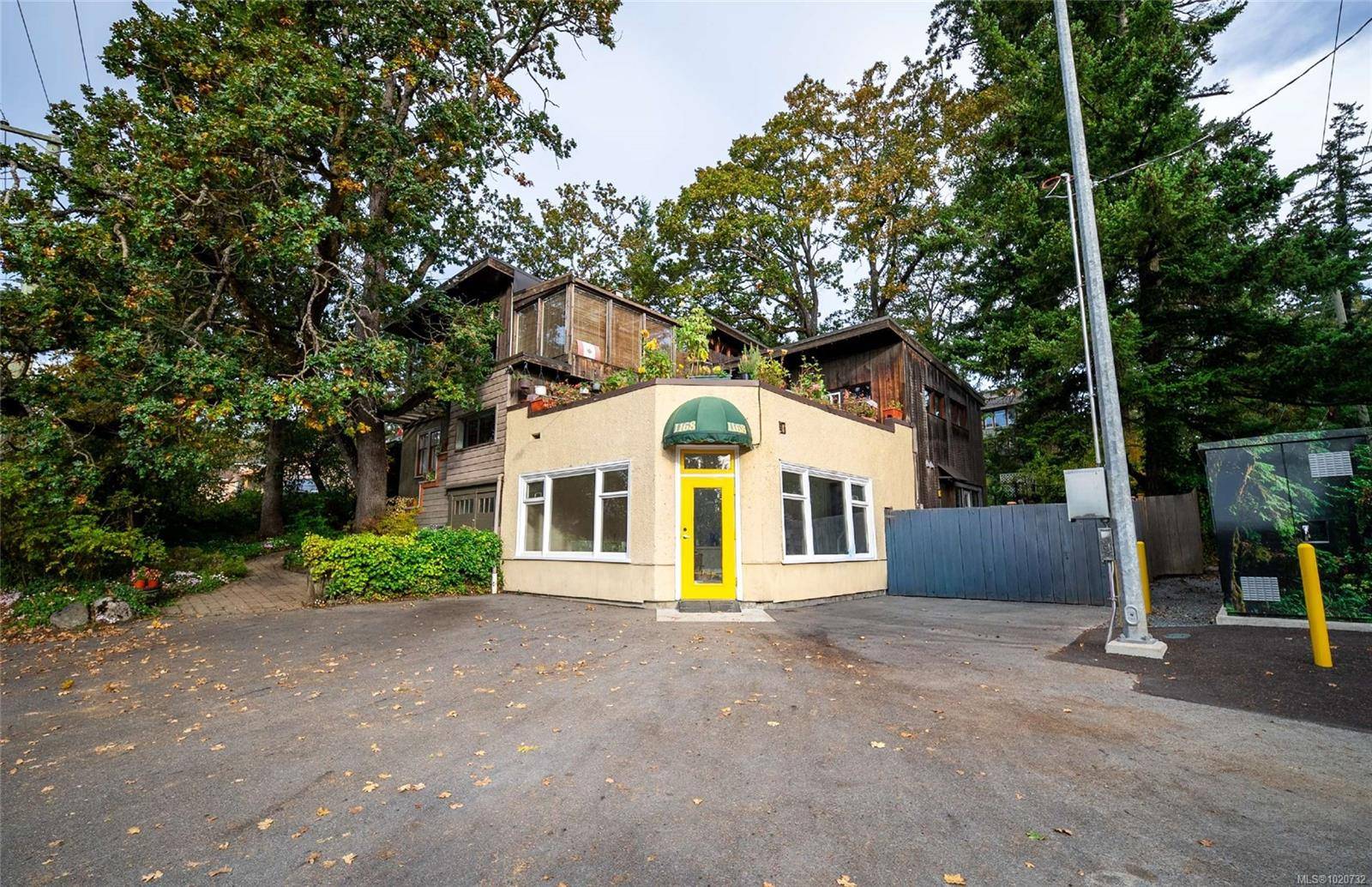 Saanich, BC V8Z 1N6,1168 Burnside Rd W