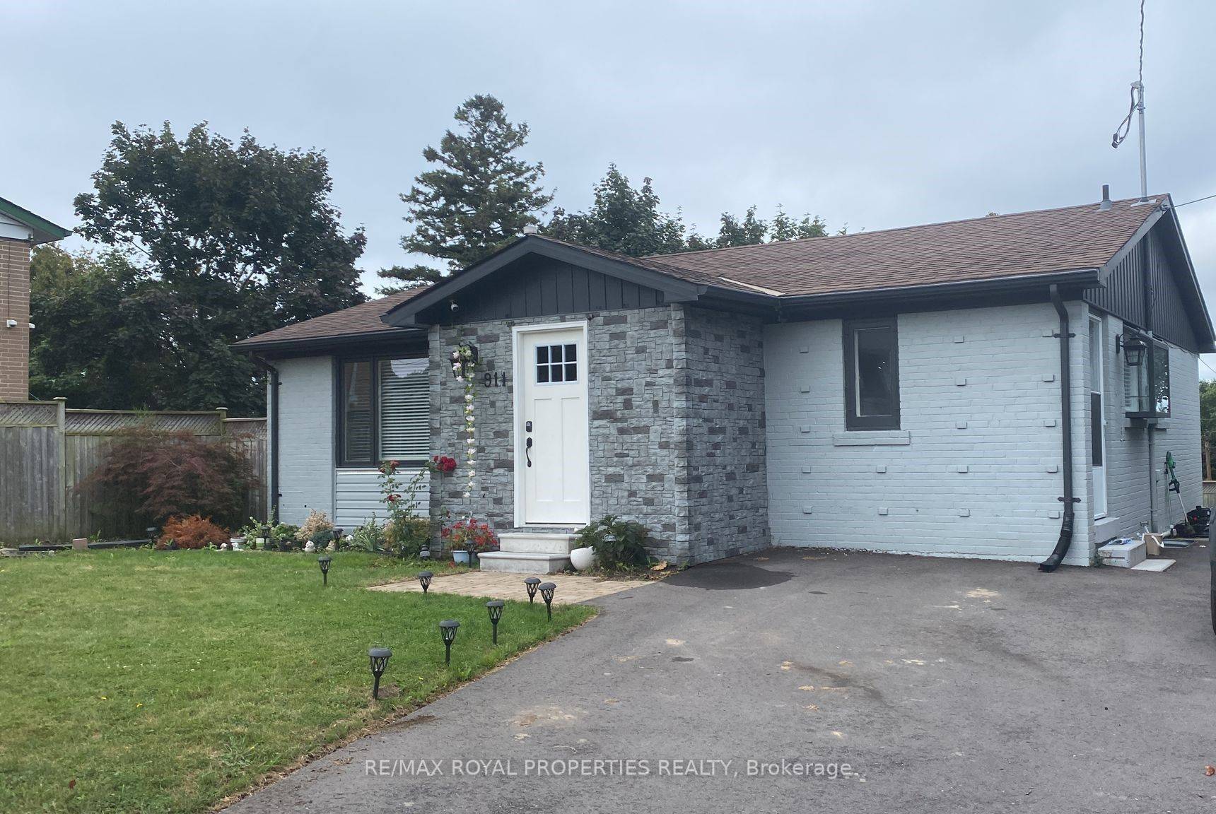 Whitby, ON L1N 1C9,911 Greenwood CRES #BSMT