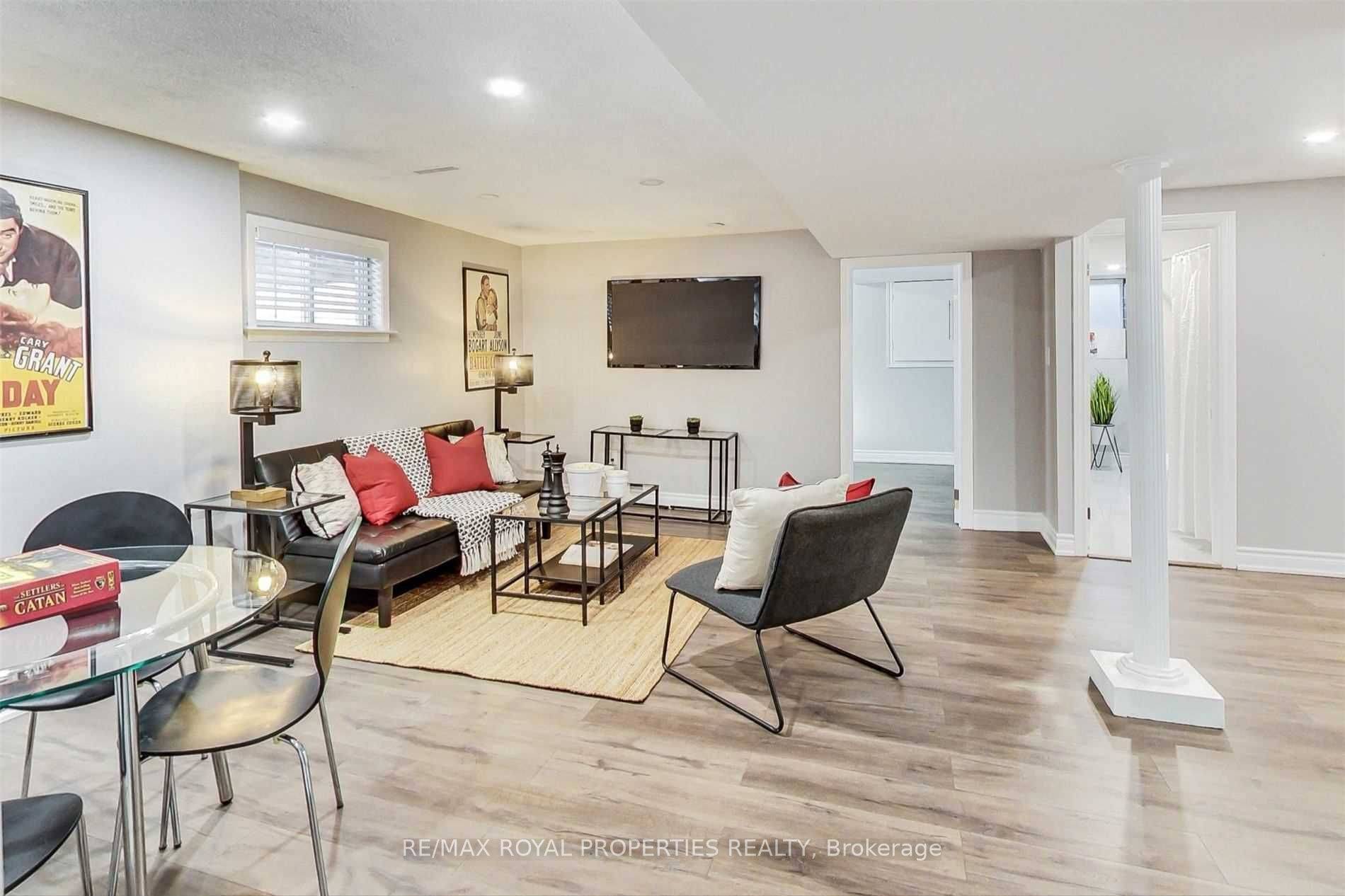 Whitby, ON L1N 1C9,911 Greenwood CRES #BSMT