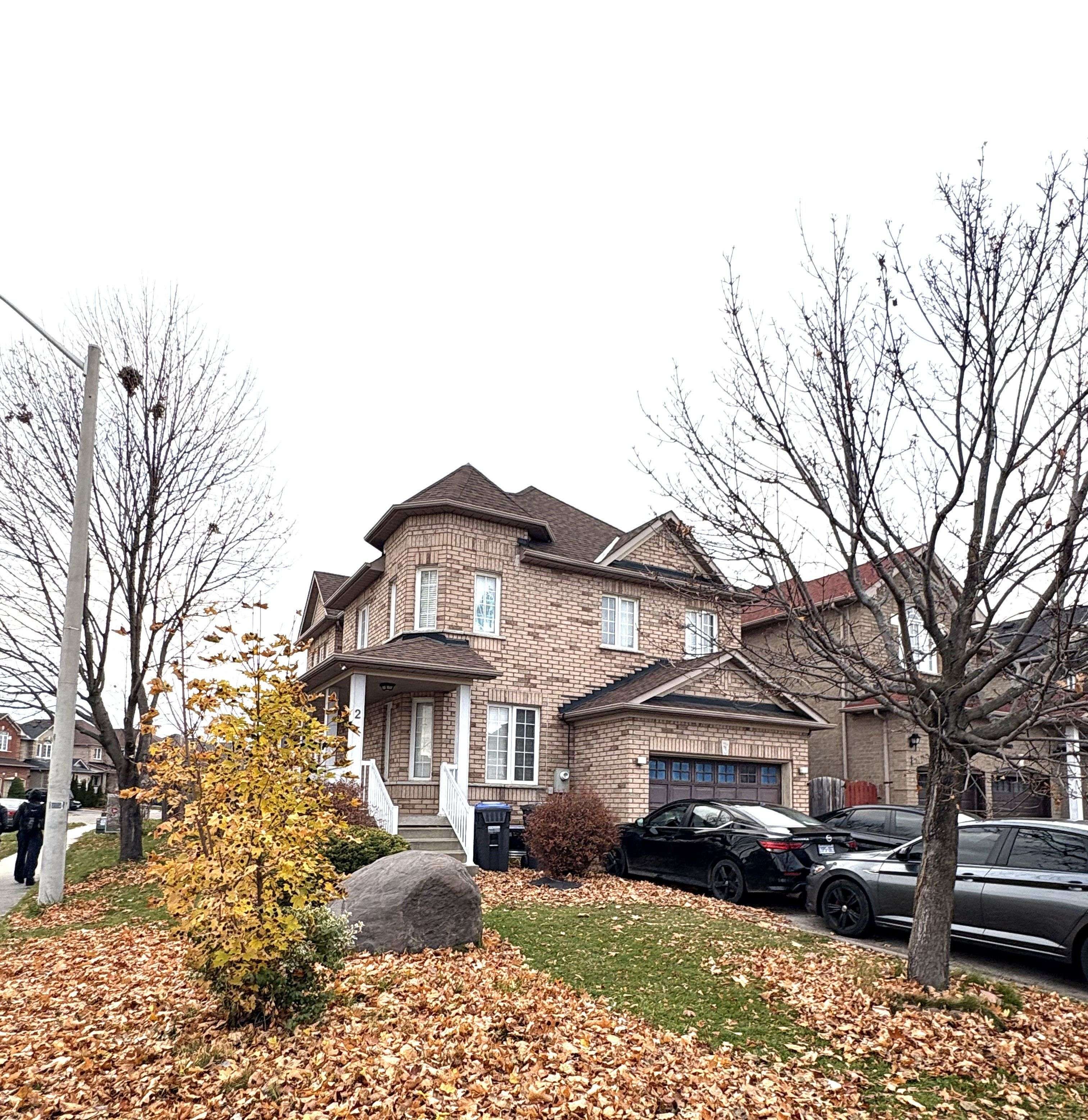 Brampton, ON L7A 2J5,2 Fallstar CRES