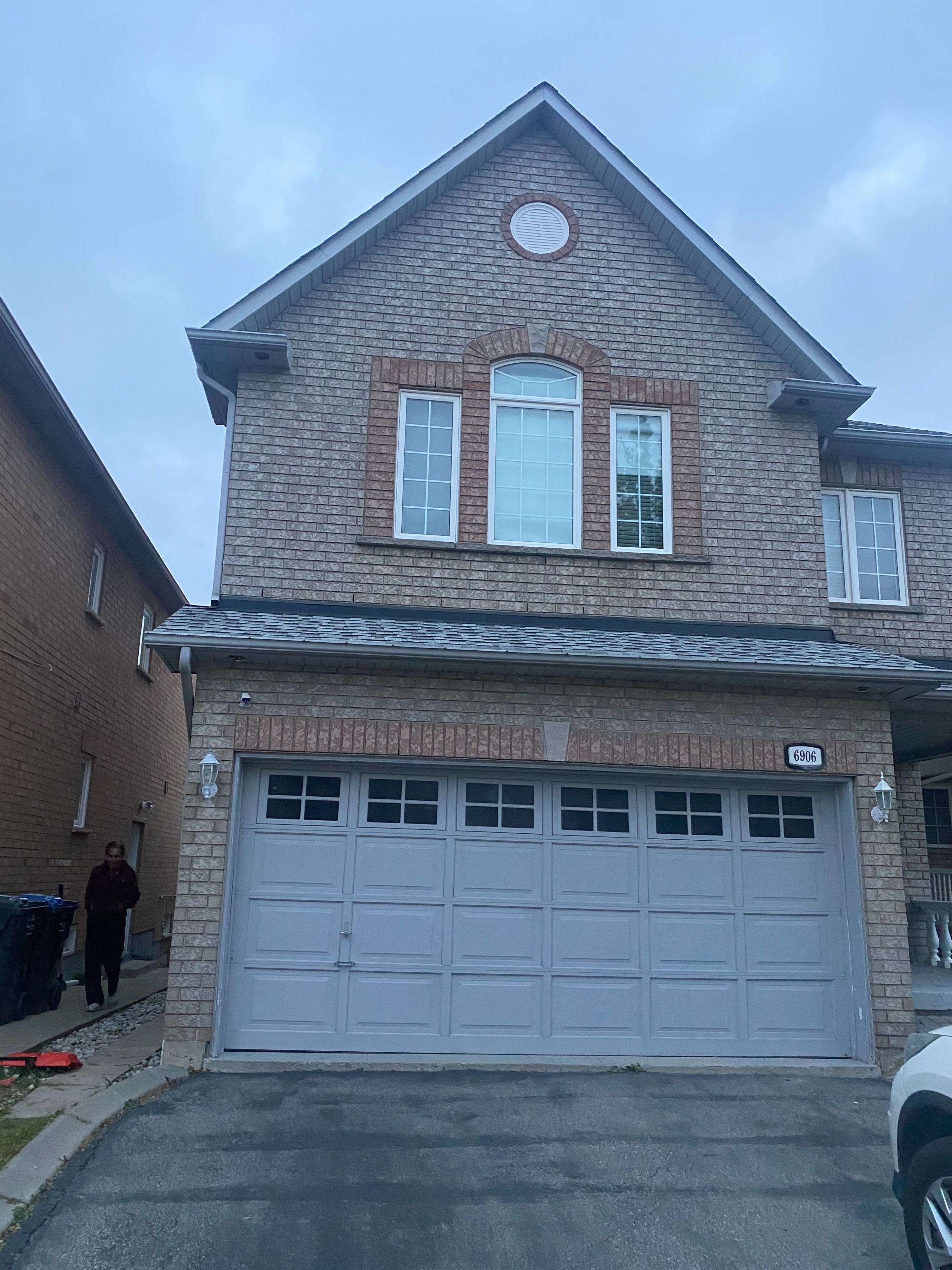 Mississauga, ON L5W 1C8,6906 Vicar Gate