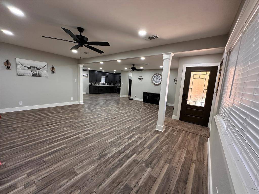 Seymour, TX 76380,506 W Morris Street