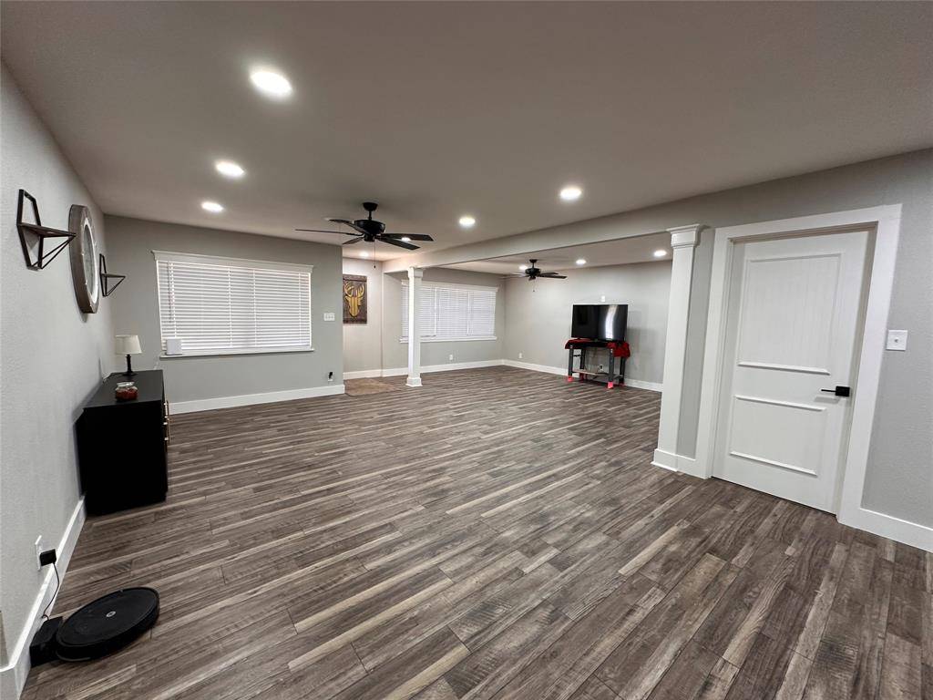 Seymour, TX 76380,506 W Morris Street