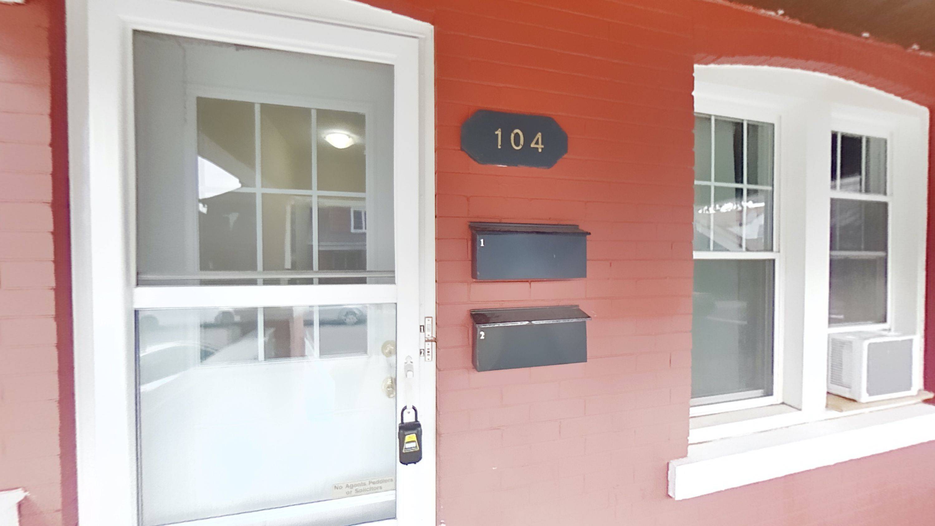 Hamilton, ON L8L 7P4,104 Rosslyn AVE N #2