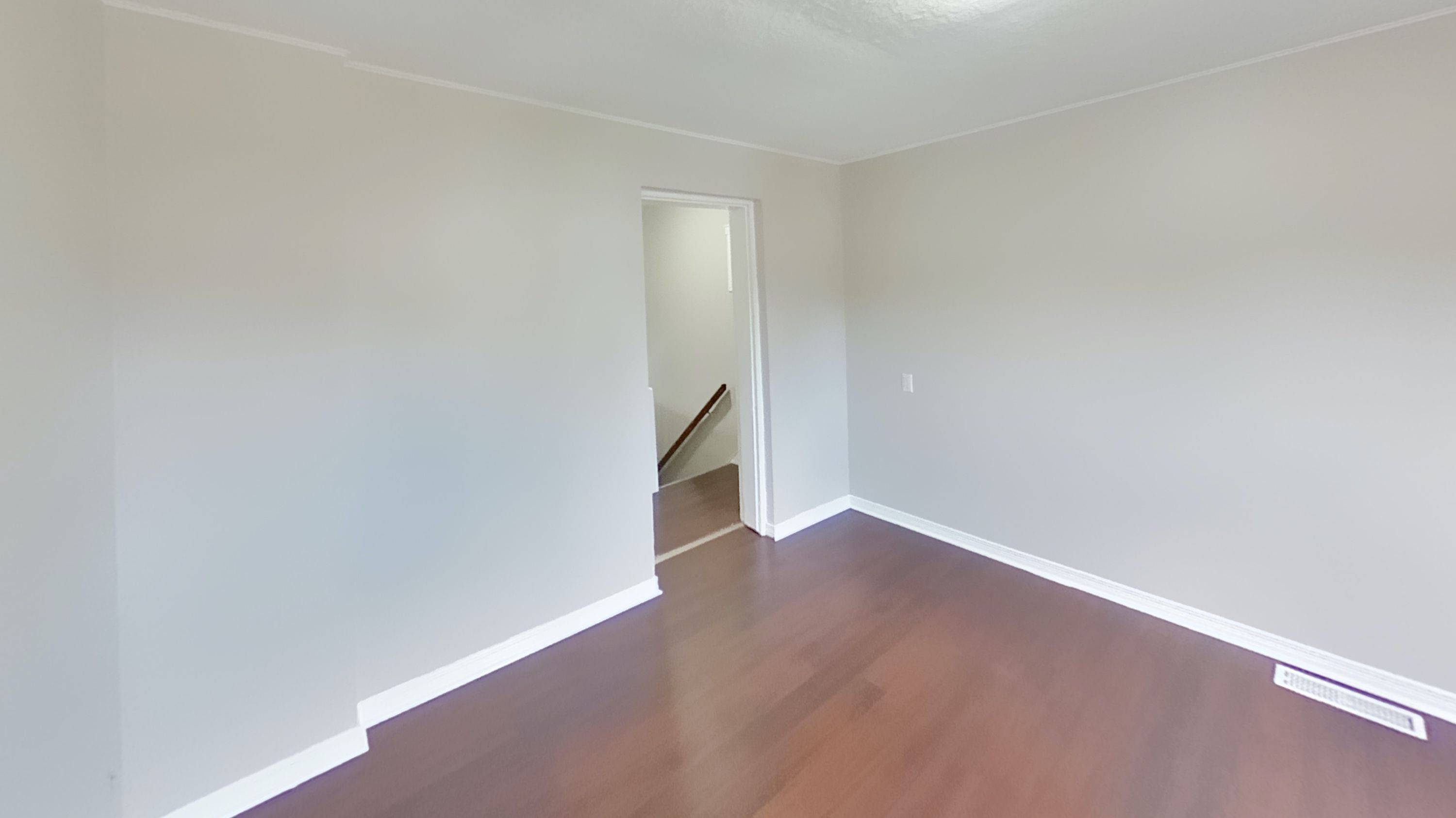 Hamilton, ON L8L 7P4,104 Rosslyn AVE N #2