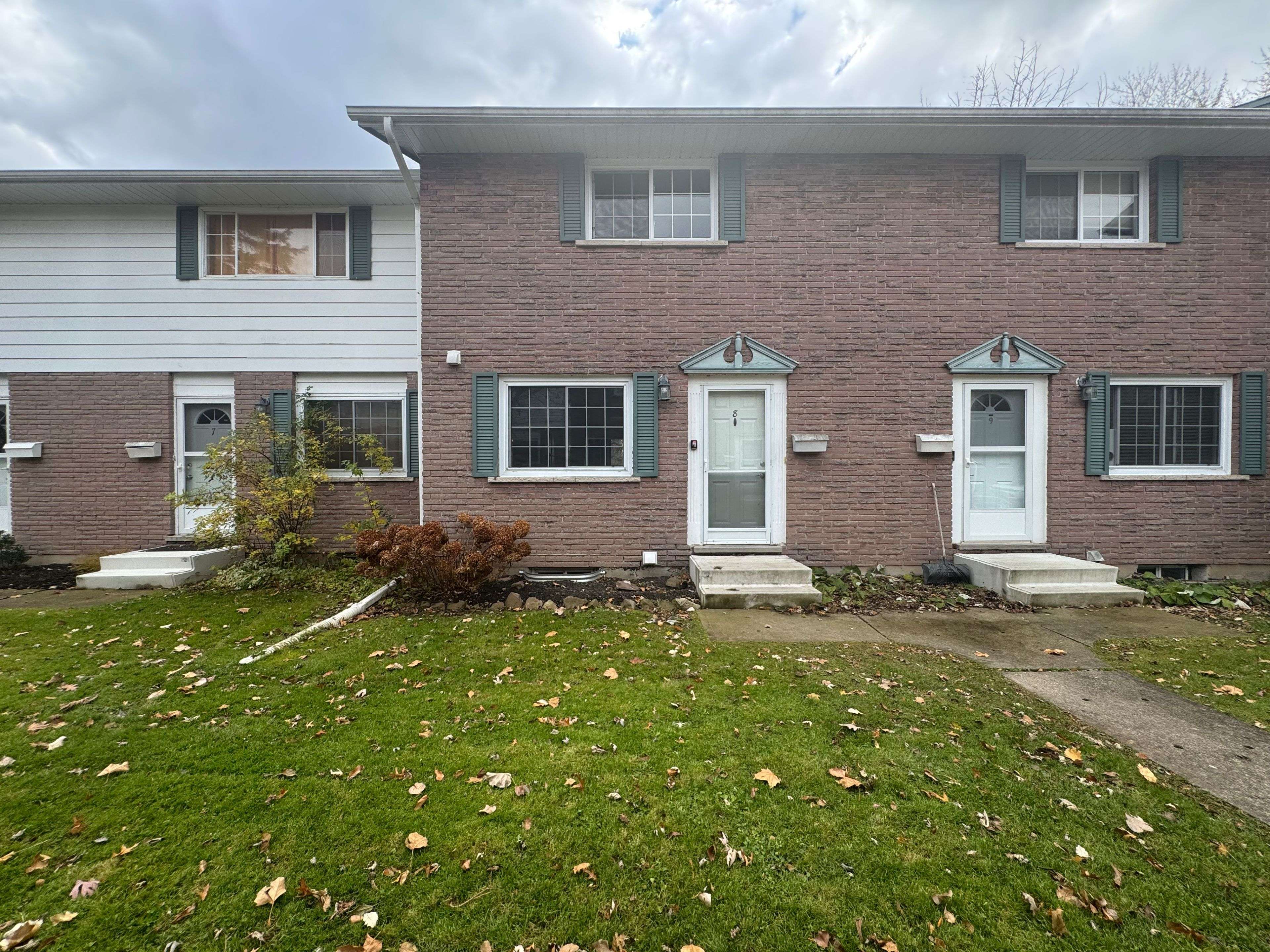 Niagara Falls, ON L2G 3A9,5852 FRONTENAC ST #8