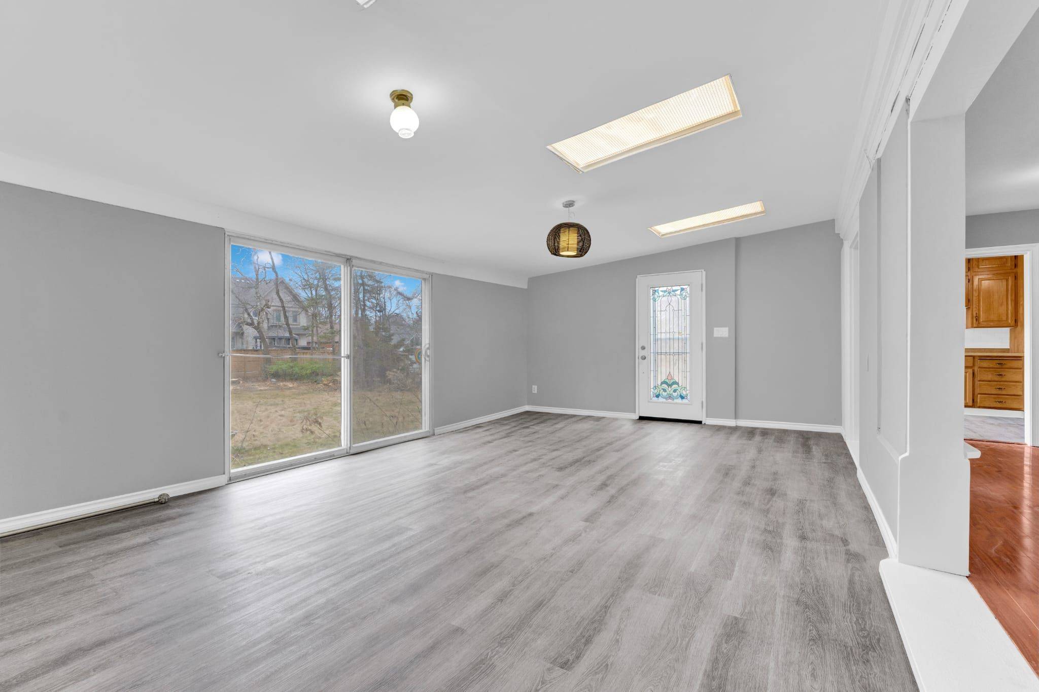 Mississauga, ON L5H 2S2,17 Ben Machree DR