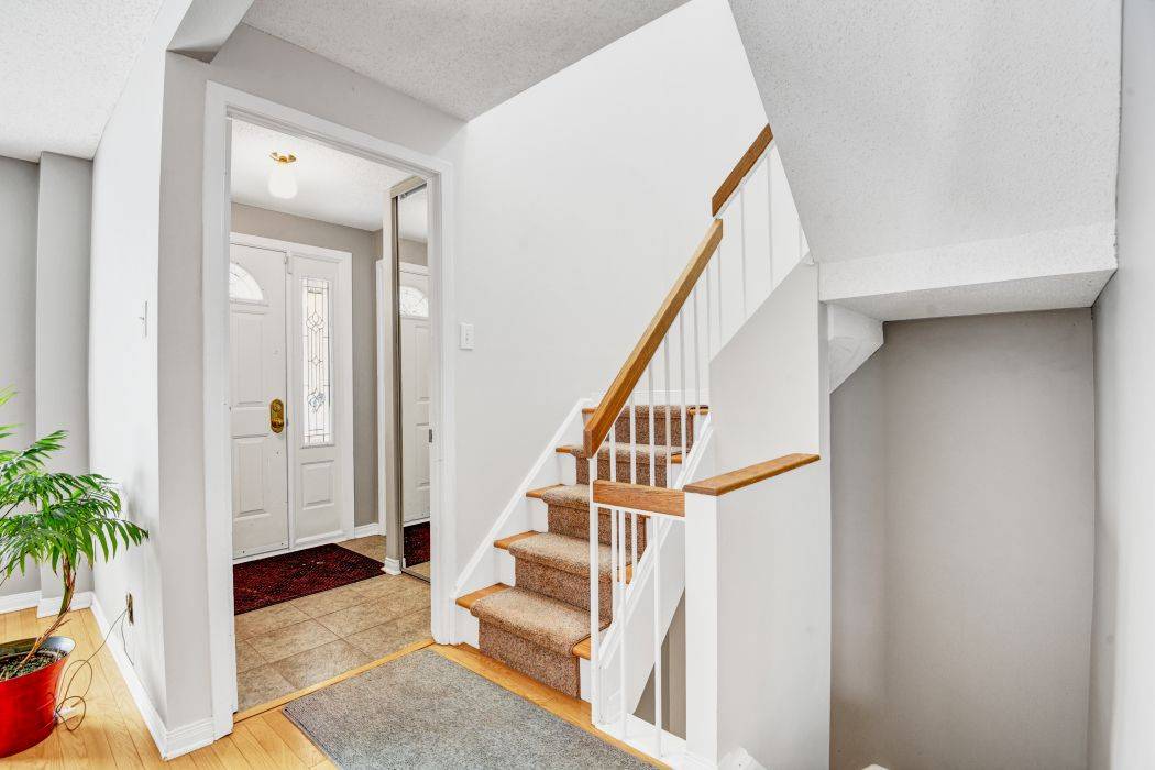 Barrhaven, ON K2J 1M3,52 Ventnor WAY