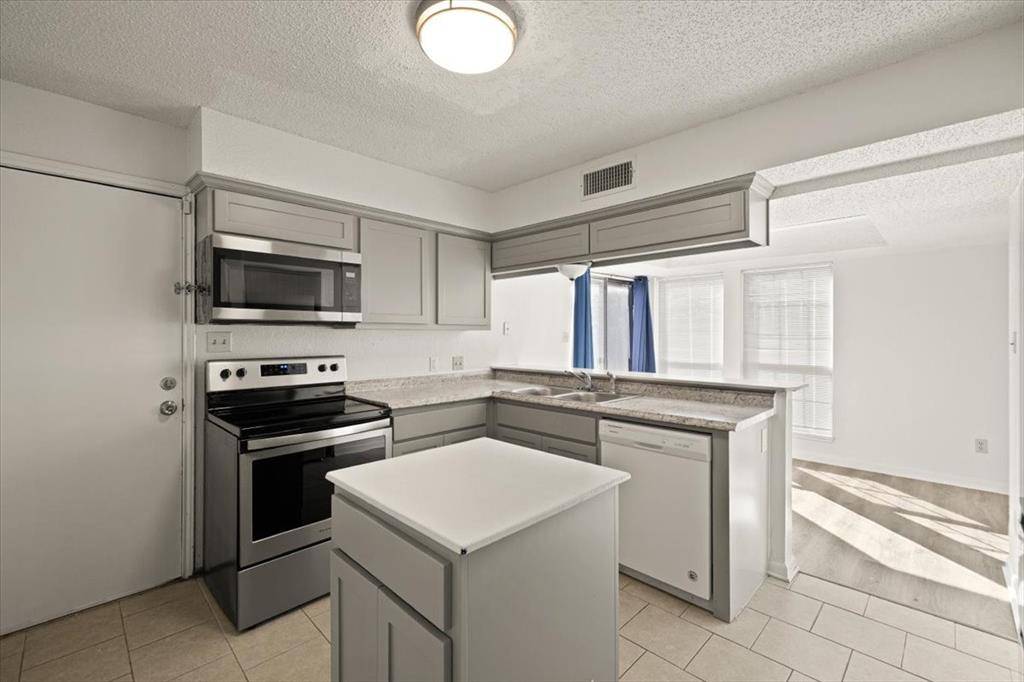 Arlington, TX 76017,5403 Whisper Glen Drive