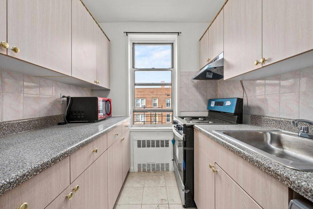 Brooklyn, NY 11210,3320 Avenue H #6P