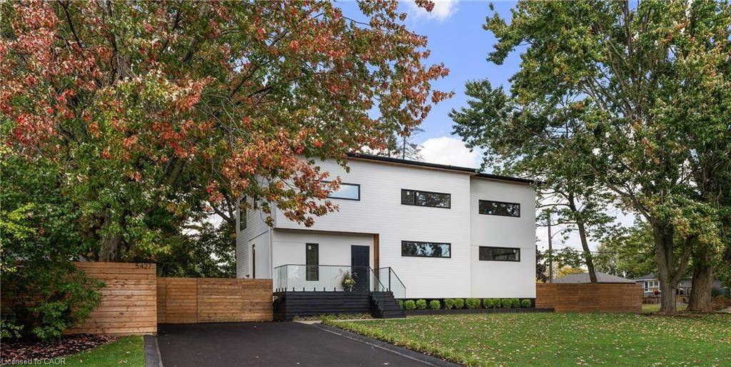 Burlington, ON L7L 3G9,5427 ANTHONY PL