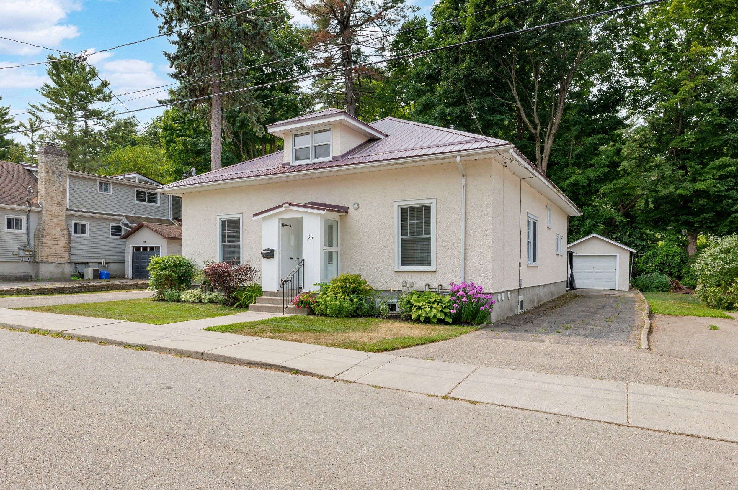 Brockville, ON K6V 5N3,26 McCready ST