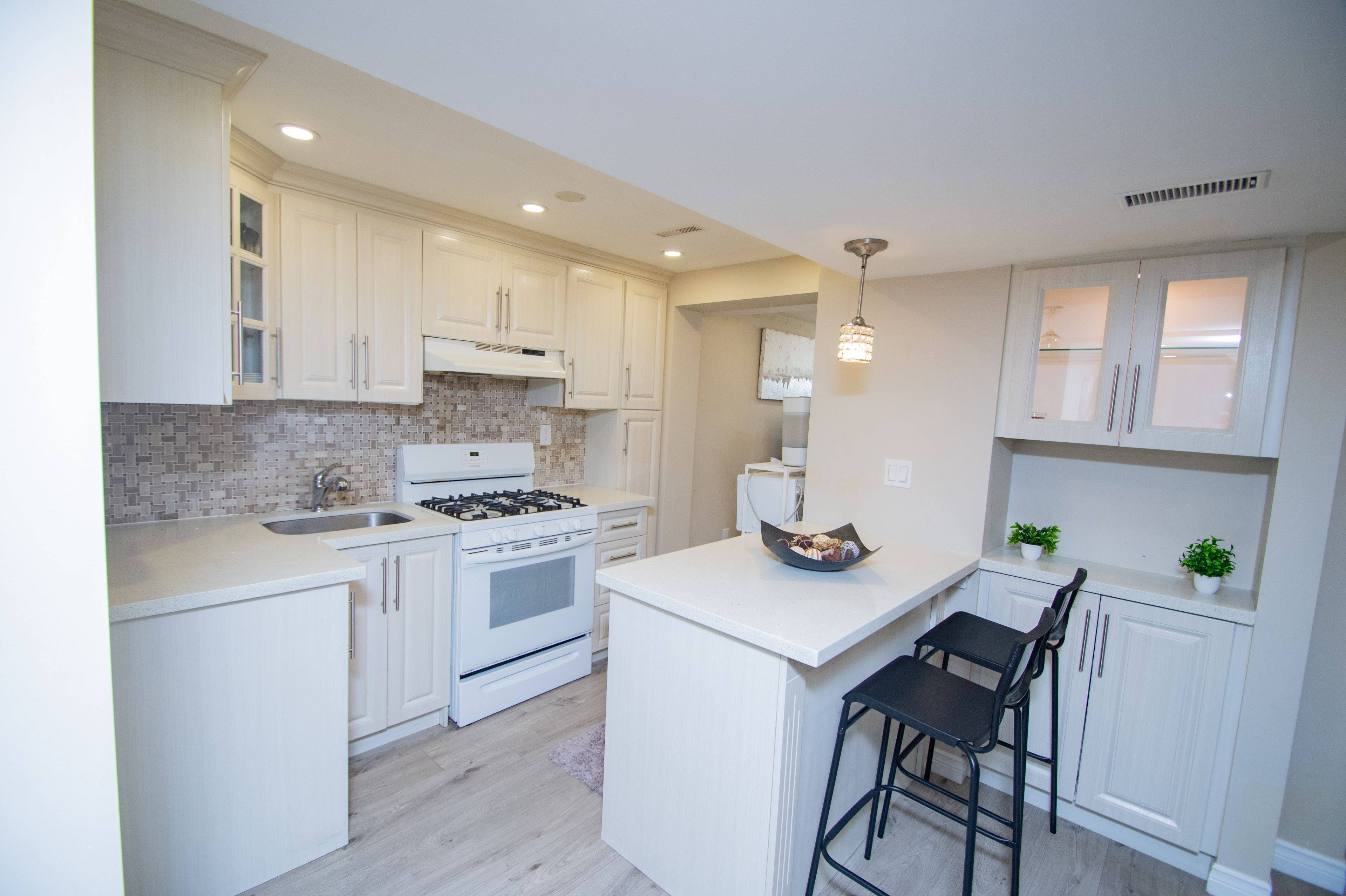 Toronto W10, ON M9V 2M5,65 Bridgenorth CRES