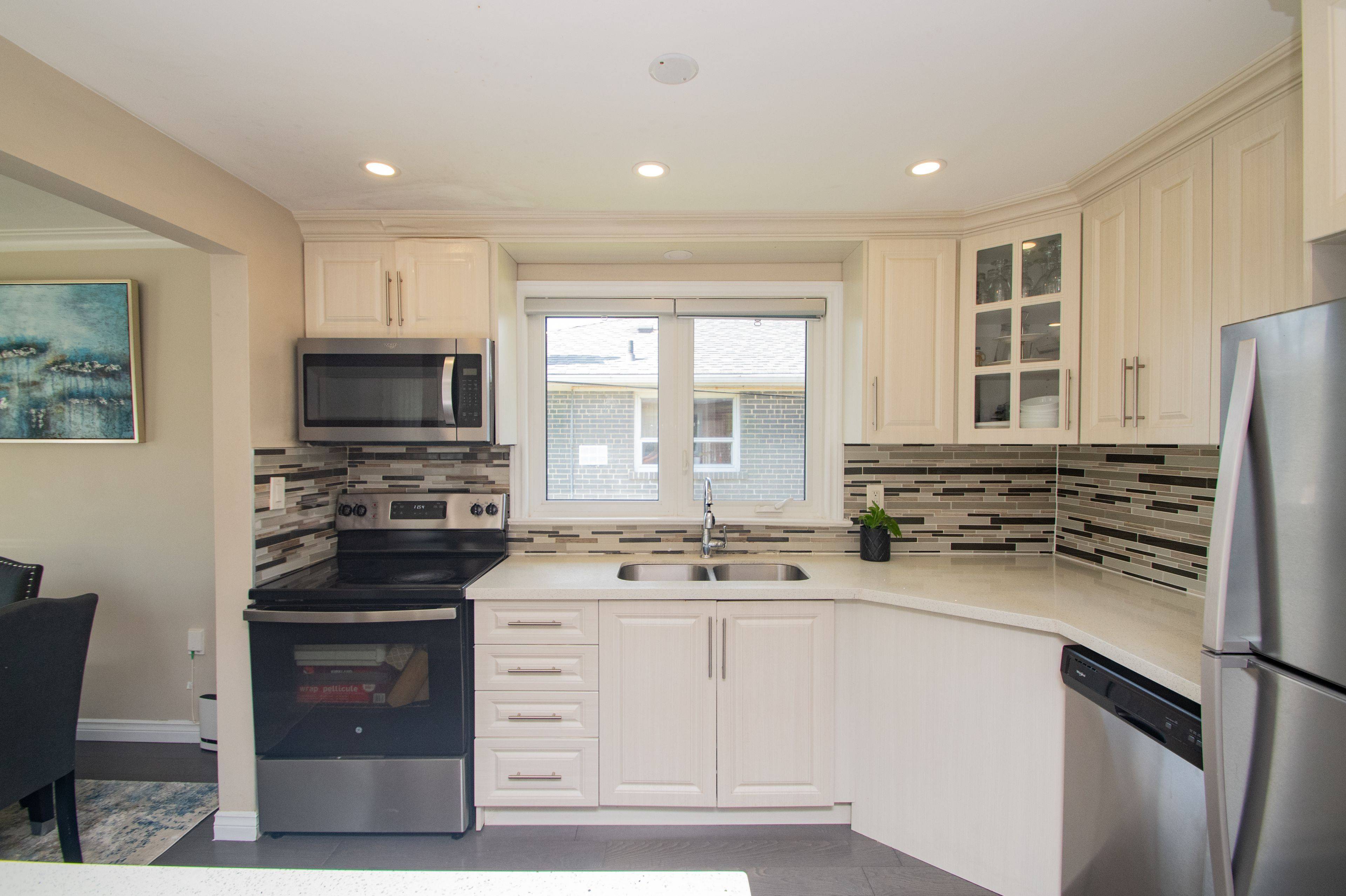 Toronto W10, ON M9V 2M5,65 Bridgenorth CRES