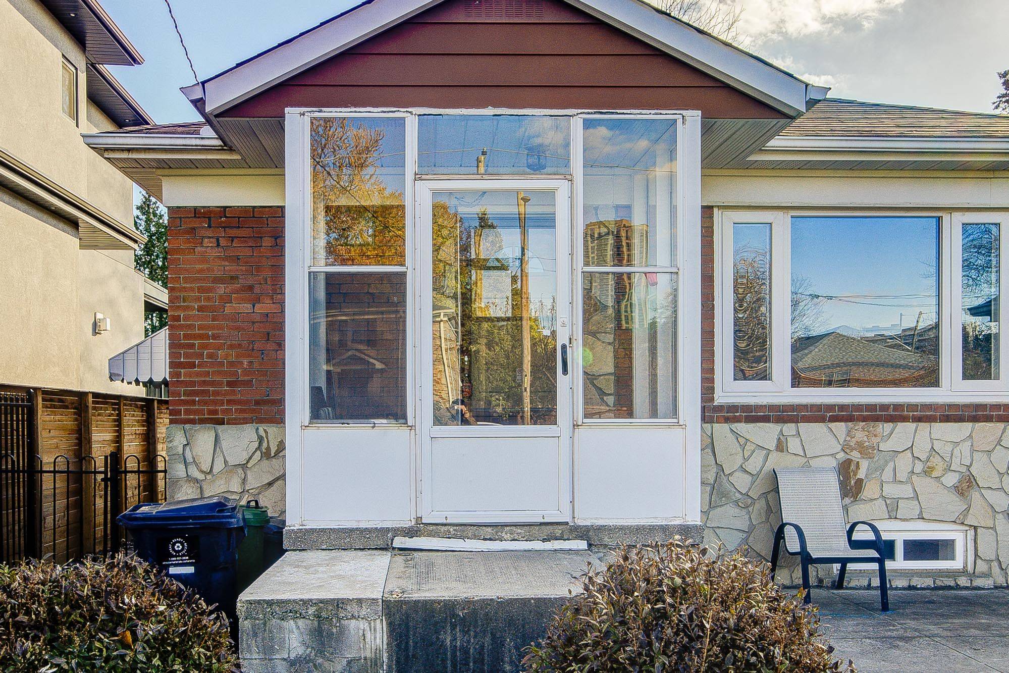 Toronto W08, ON M8Z 3H7,203 Van Dusen BLVD