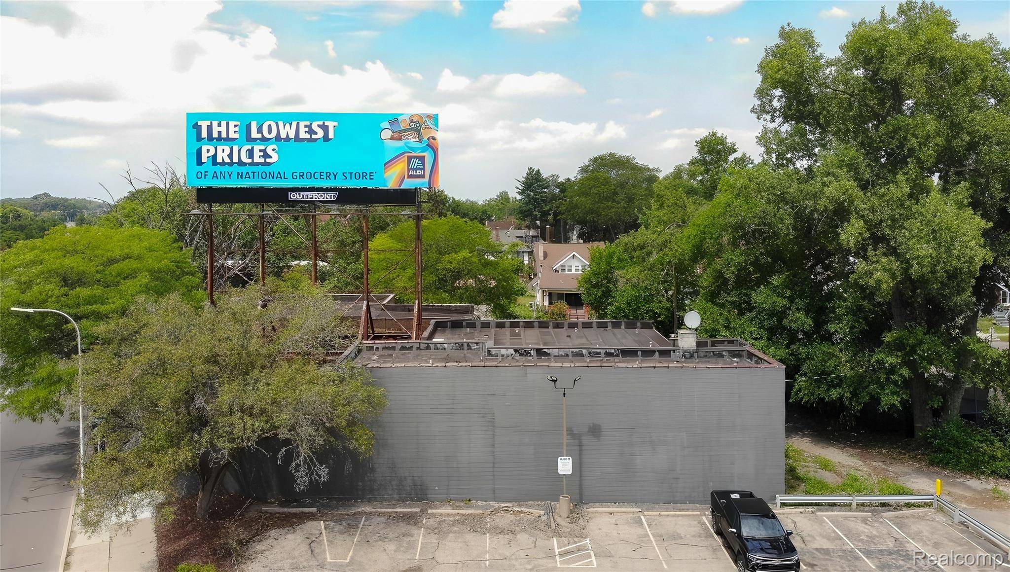 Detroit, MI 48203,18326 Woodward AVE