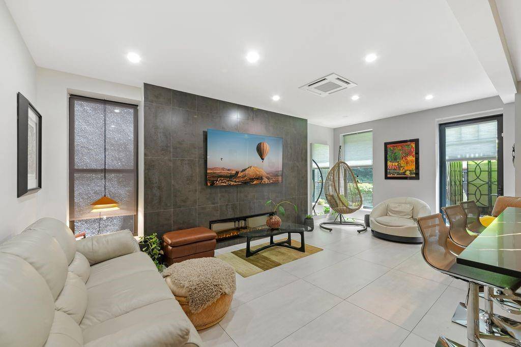 Brooklyn, NY 11238,360 Lafayette AVE