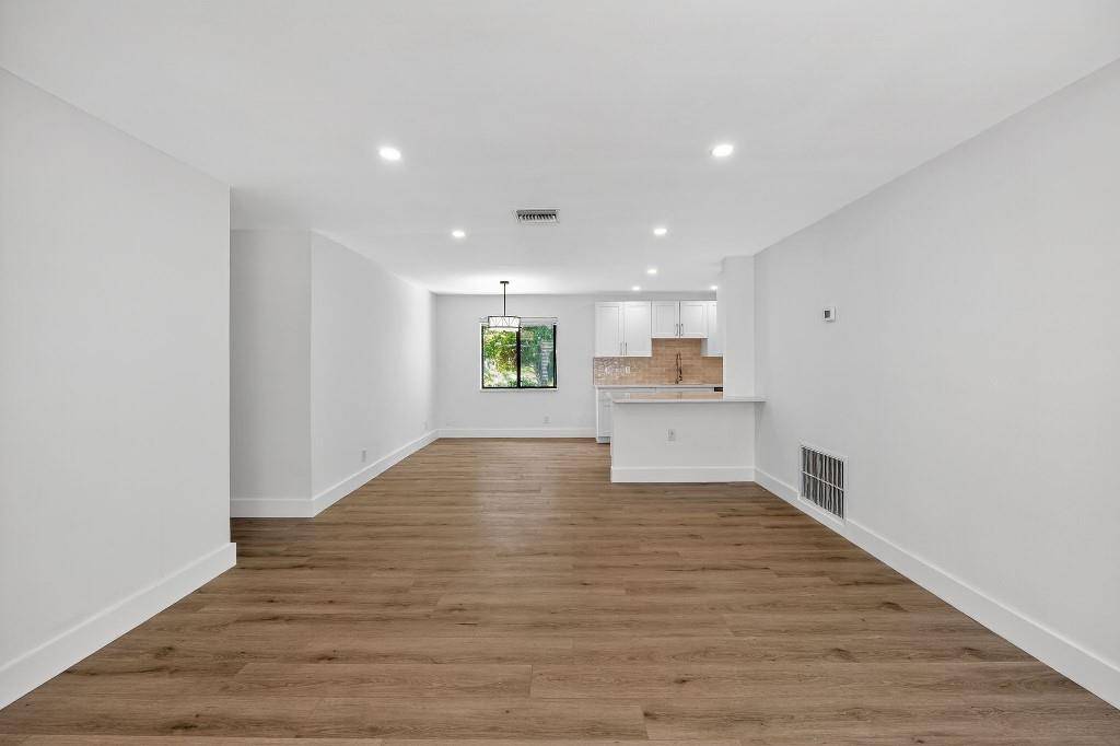 Lauderhill, FL 33313,5020 NW 22nd St