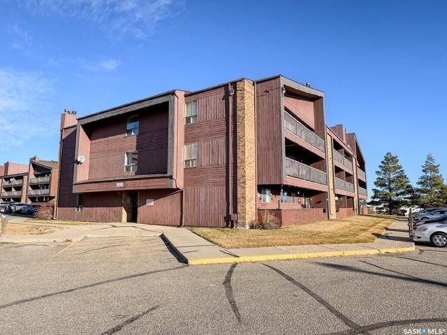 Swift Current, SK S9H 2S9,1110 9th AVENUE NE #305