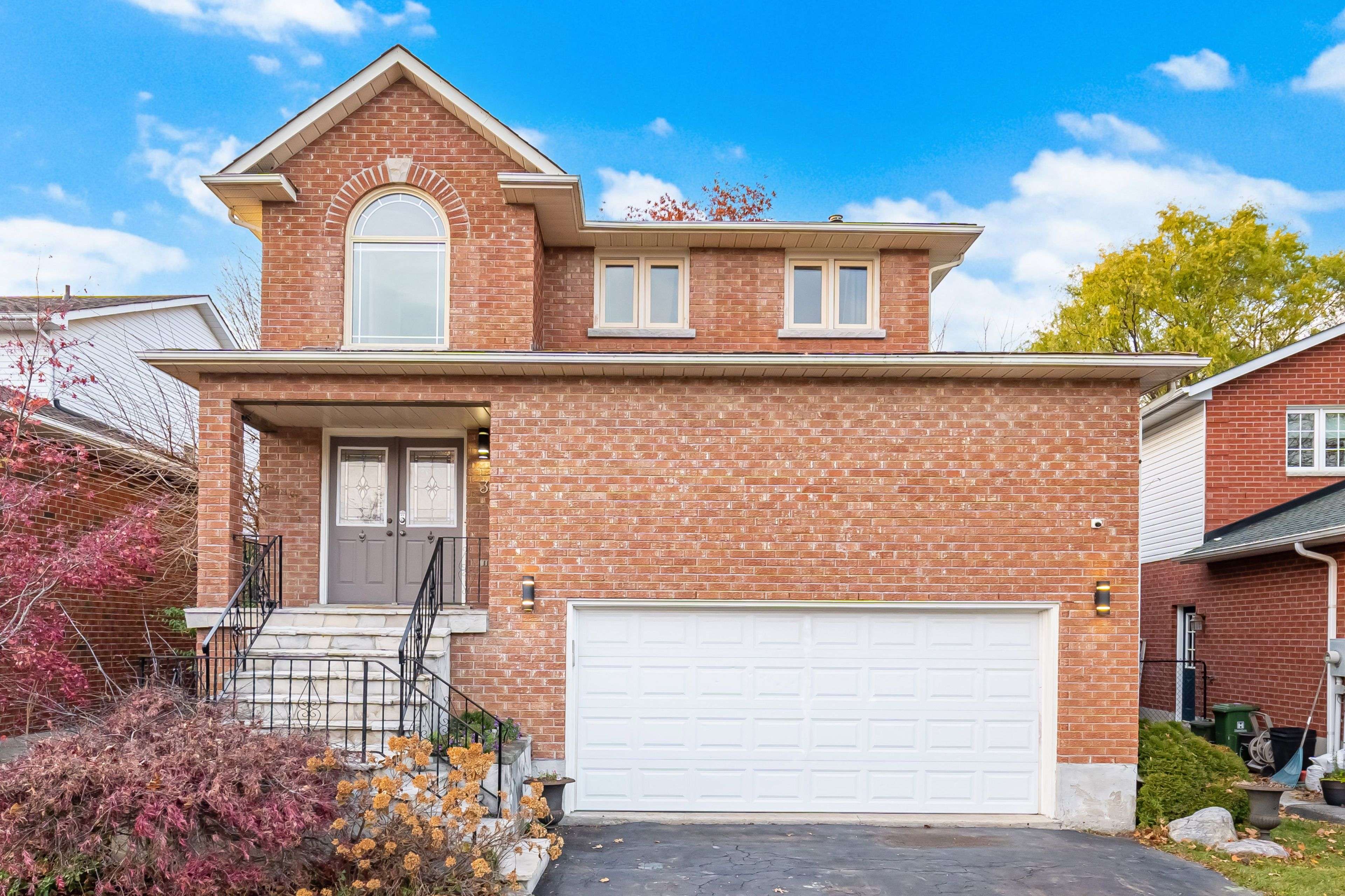 Hamilton, ON L8B 0E1,3 Longyear DR