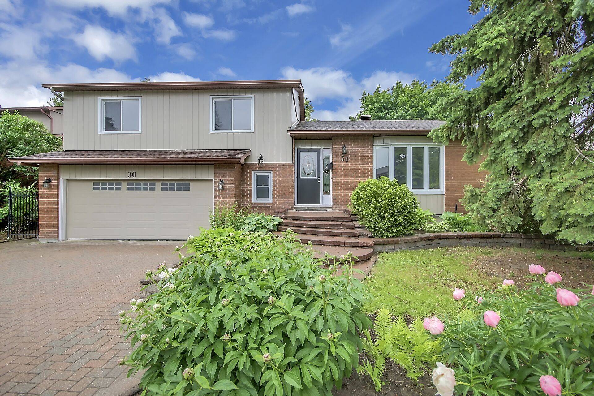 Kanata, ON K2L 1Z3,30 Brodeur CRES