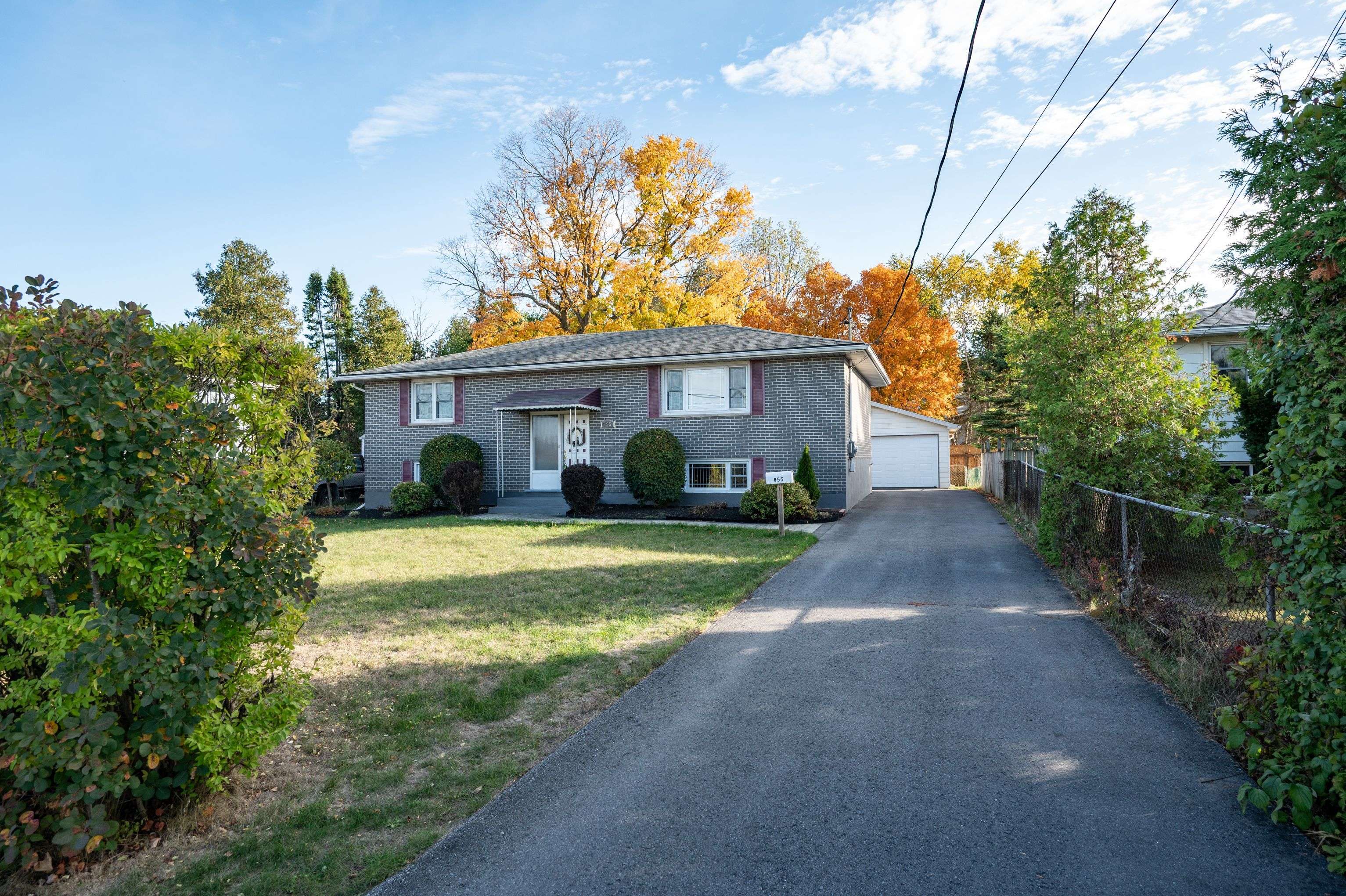 Kingston, ON K7P 2X3,855 Woodbine RD