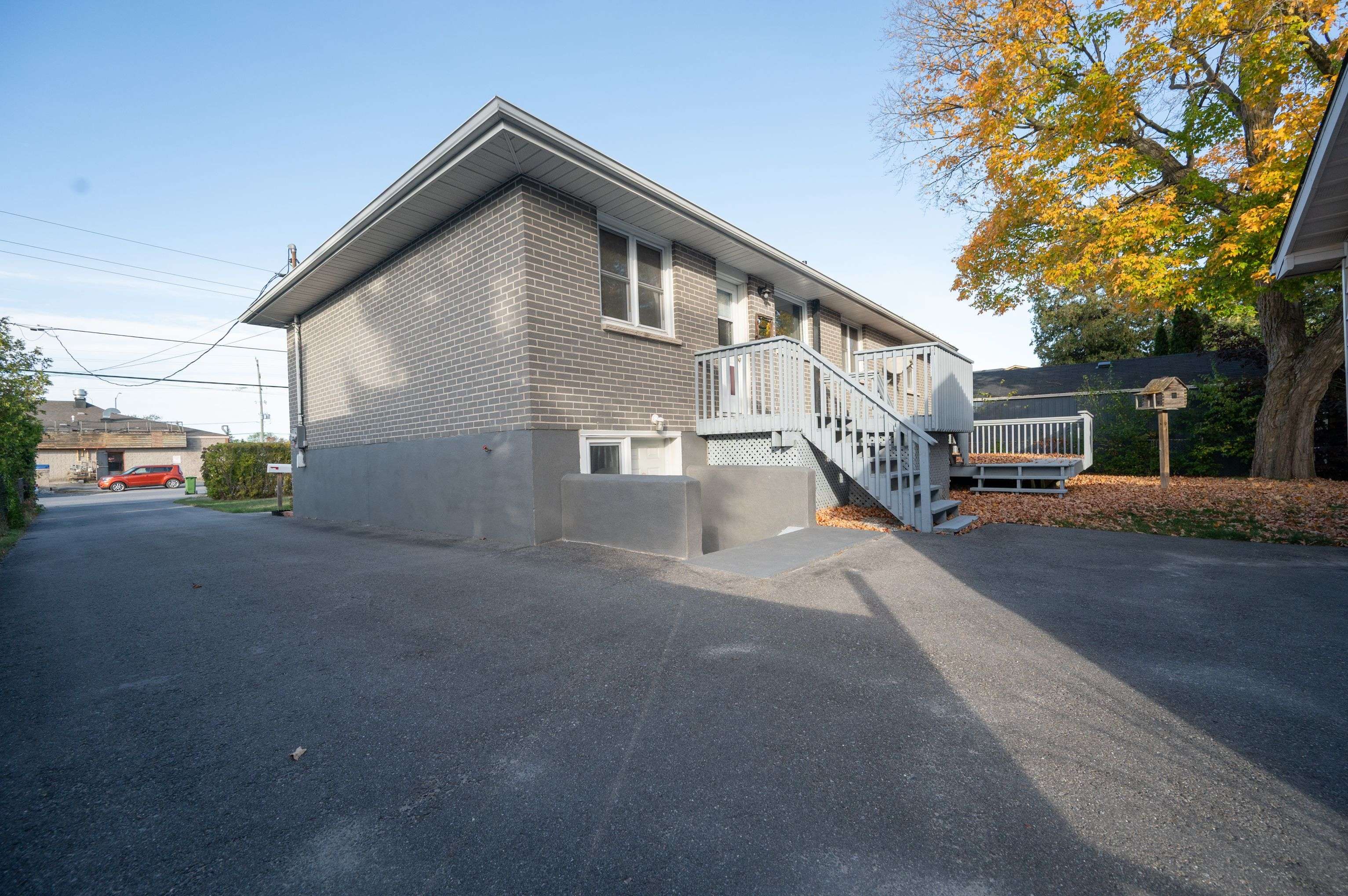 Kingston, ON K7P 2X3,855 Woodbine RD